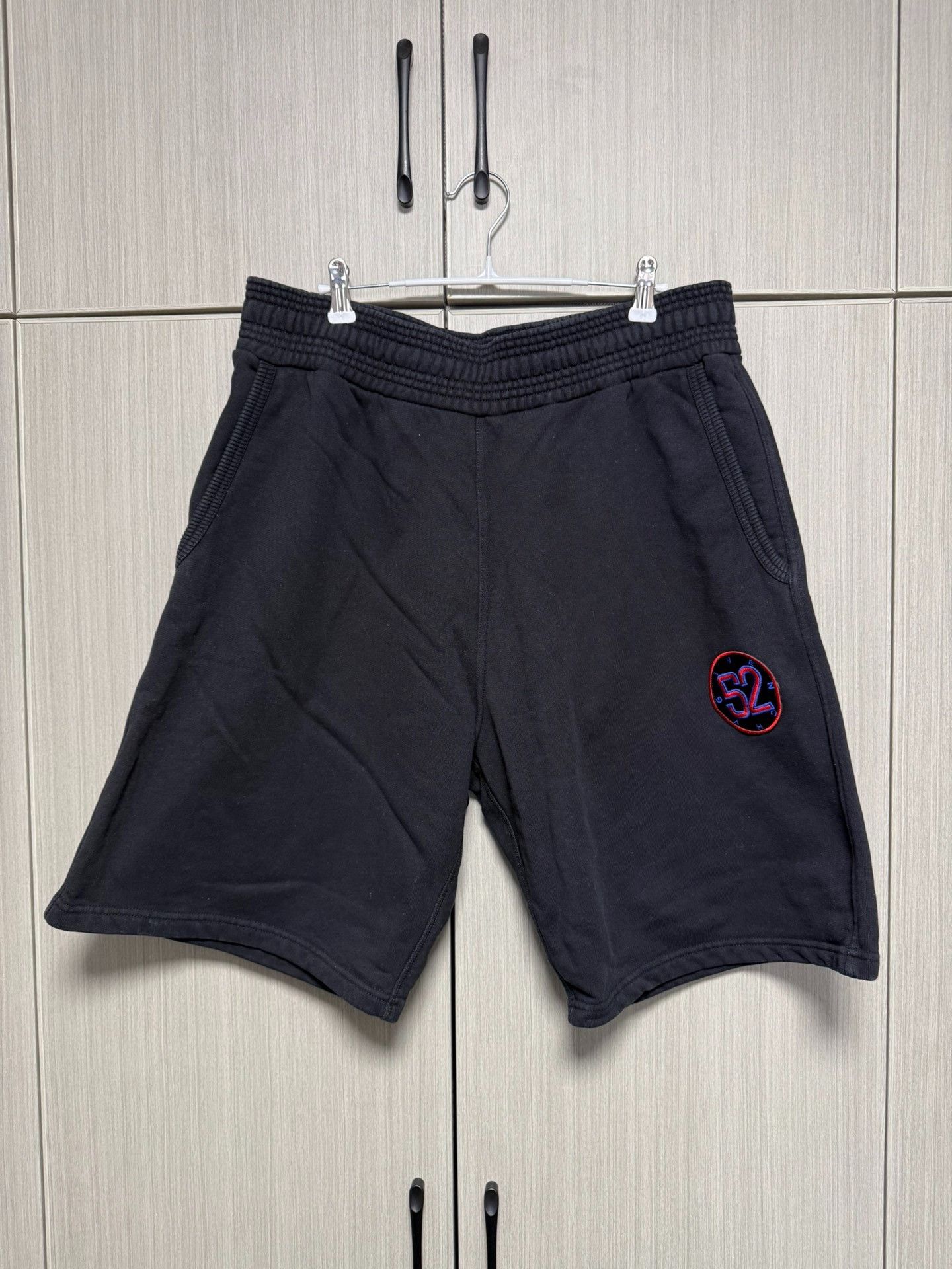 Givenchy Givenchy Embroidered Black Shorts 32 Men Size US 32 / EU 48 - 1 Thumbnail