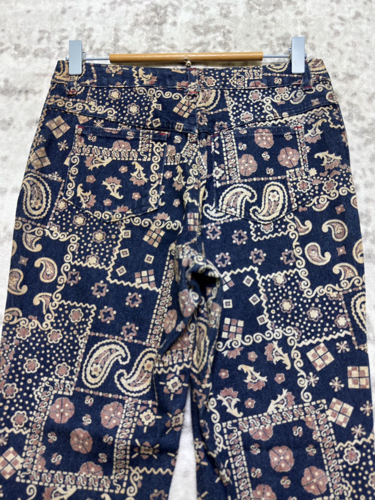 Vintage Vintage Paisley Bandana Print Flare Denim Bell Bottom Size US 27 - 9 Thumbnail