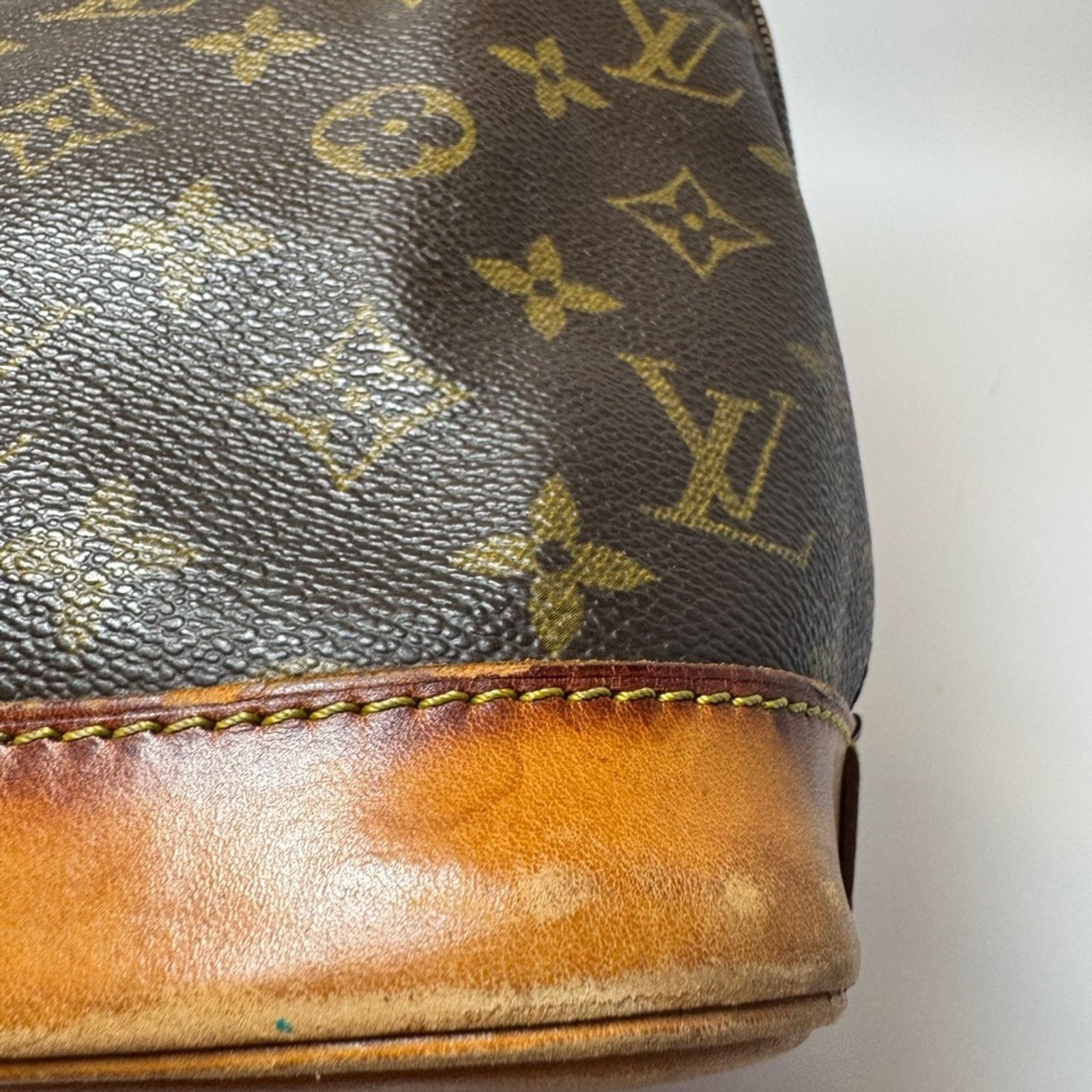 Louis Vuitton Louis Vuitton Alma MM Monogram Satchel Made In France Size ONE SIZE - 12 Thumbnail