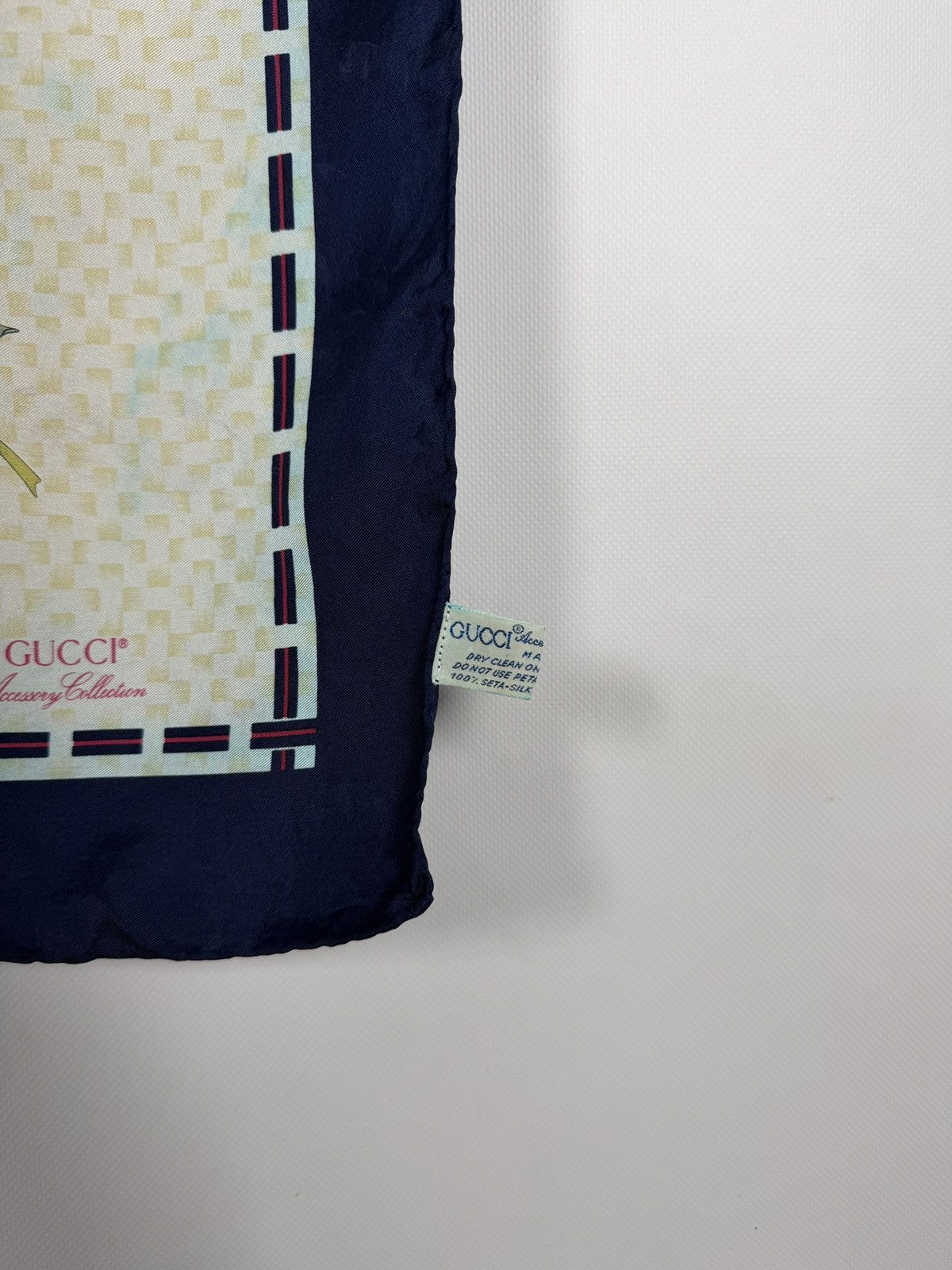 Gucci Rare Vintage Gucci Flora 100% Seta Silk Scarf Made in italy Size ONE SIZE - 7 Thumbnail