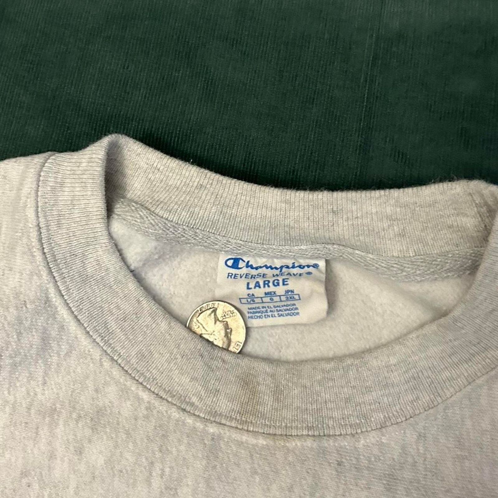 Champion Vintage champion sweatshirt has stains Size US L / EU 52-54 / 3 - 3 Thumbnail