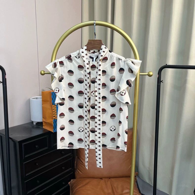 Louis Vuitton Louis Vuitton White hamburger printed silk short sleeve sh Size XS / US 0-2 / IT 36-38 - 1 Thumbnail