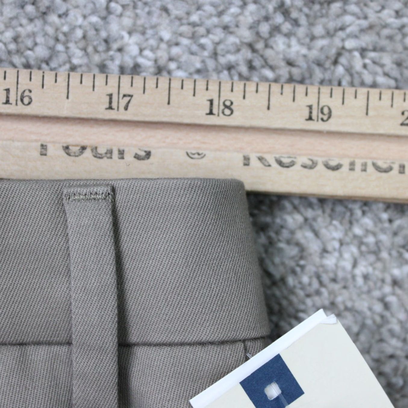 Dockers Dockers Pants Mens 36x32 Beige Signature Khaki Classic Fit Pleated Stretch NWT Size US 36 / EU 52 - 7 Thumbnail