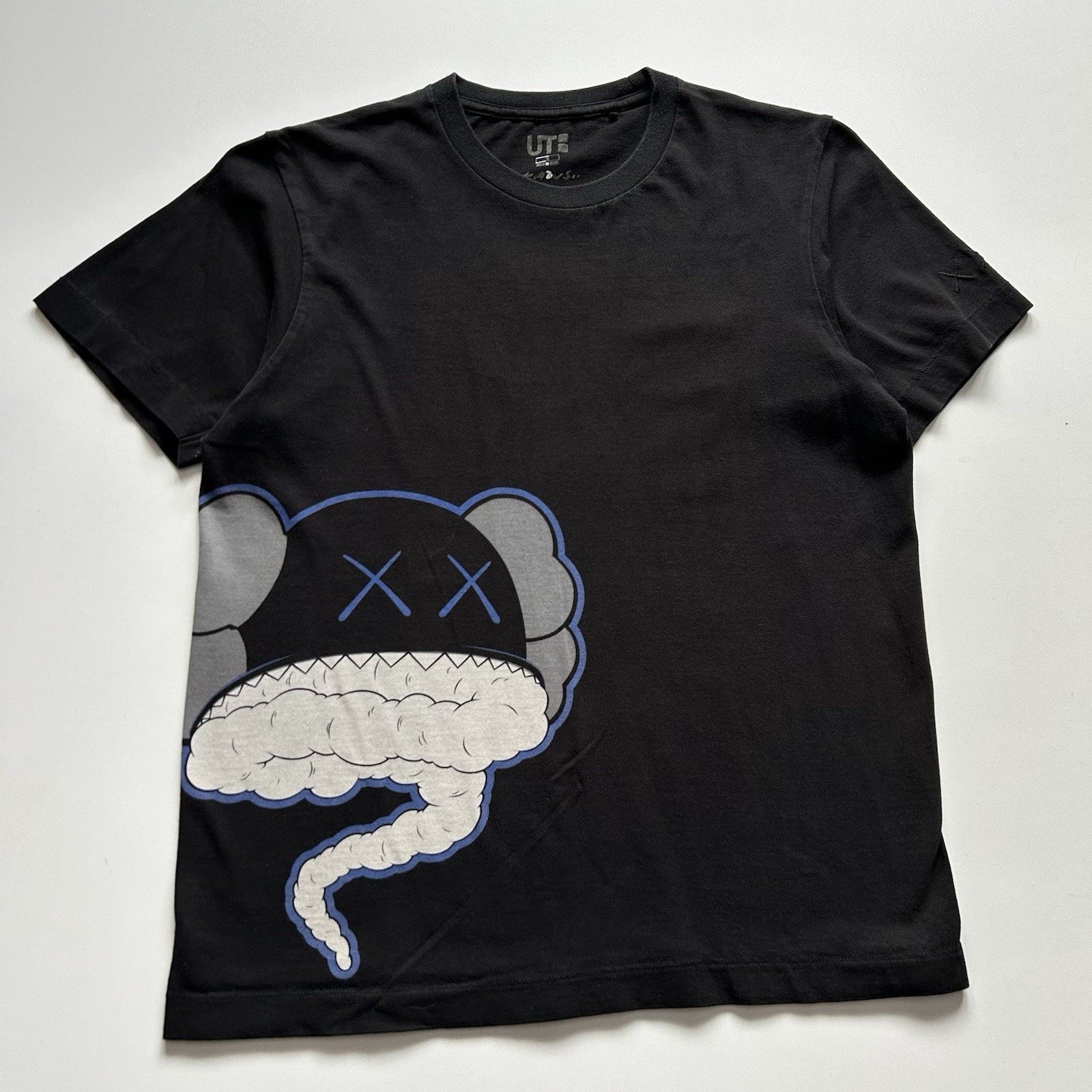 Kaws × Uniqlo KAWS x Uniqlo UT Companion Shirt Black Small Smoke Head XX Size US S / EU 44-46 / 1 - 1 Thumbnail