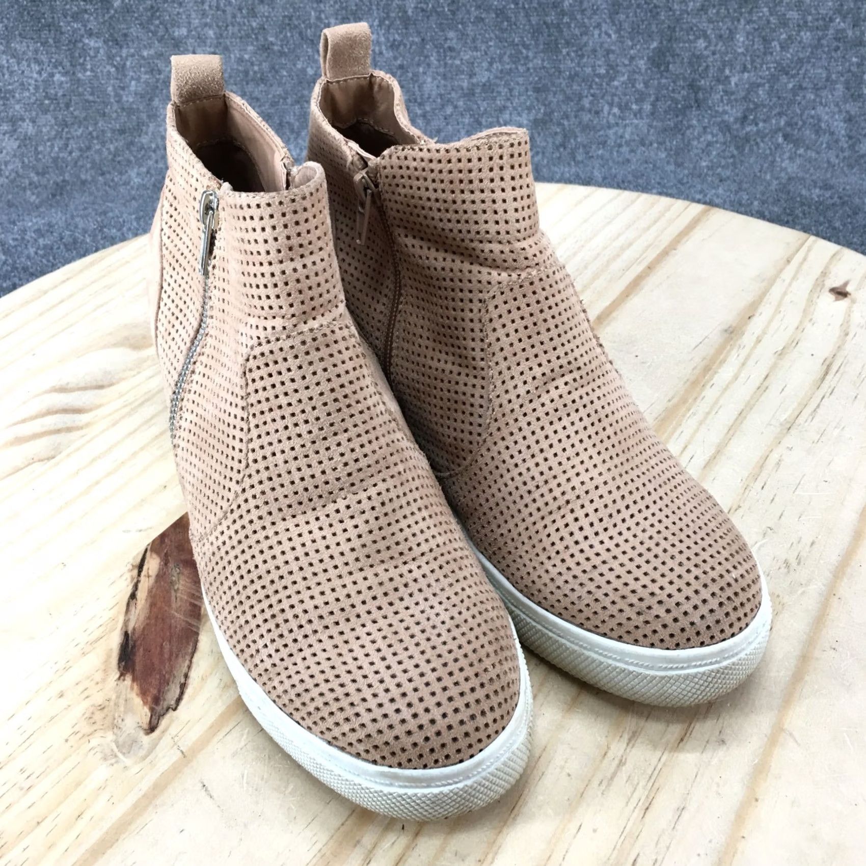 Vintage BRASH Boots Womens 11 Ankle Booties Chelsea Zip Up Comfort Beige Suede Casual Size US 11 / IT 41 - 3 Thumbnail