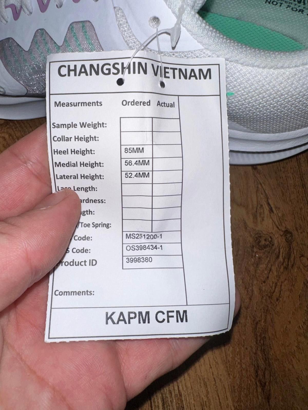Nike Nike Downshifter 17 'White Signal Green' Sample Size US 8 / IT 38 - 10 Thumbnail
