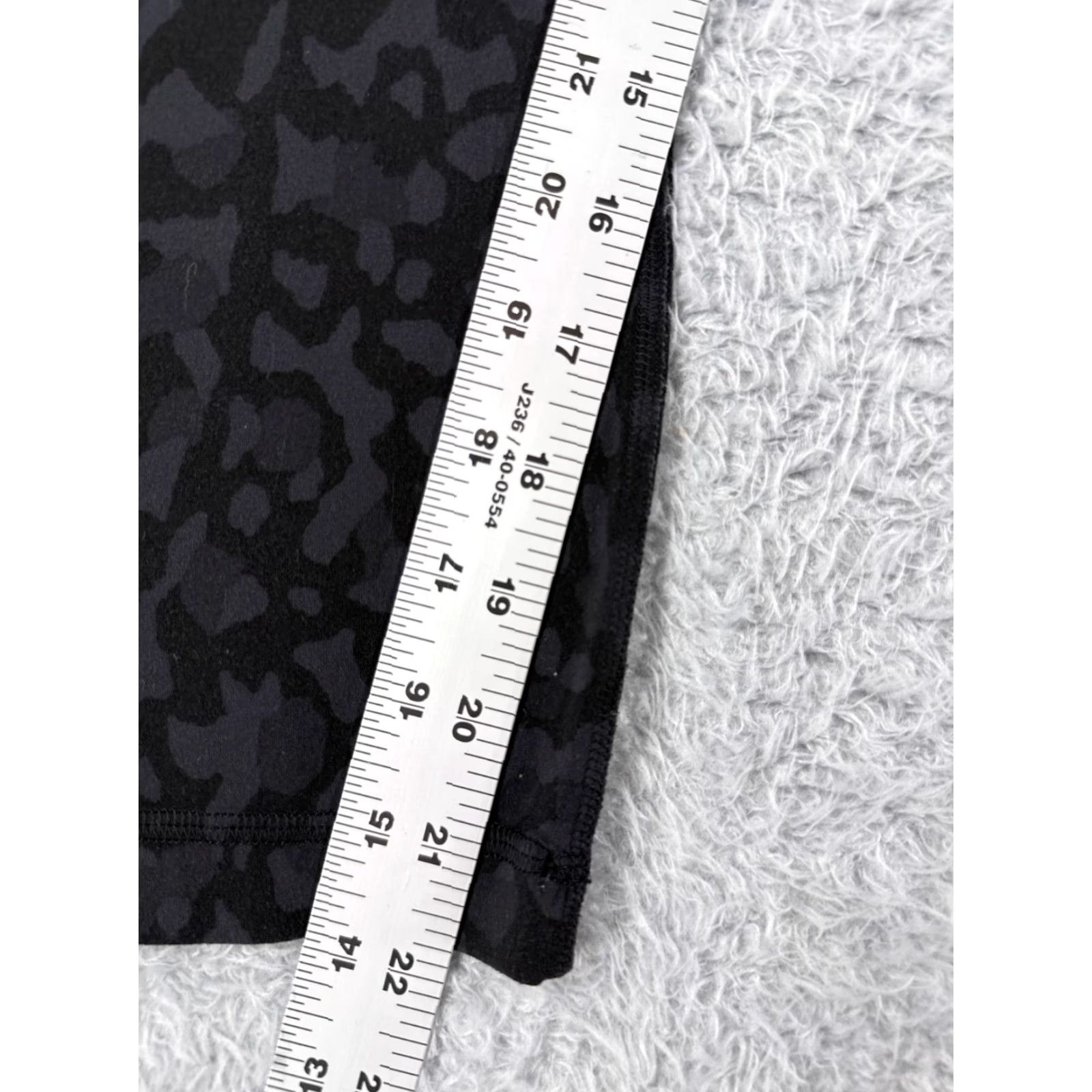 Lululemon Lululemon Align Cropped Pants Women 8 Gray Black Camo 21" Inseam Yoga Cross-Training Athleisure — Ladies Regular Size Type Size 30" / US 8 / IT 44 - 6 Thumbnail