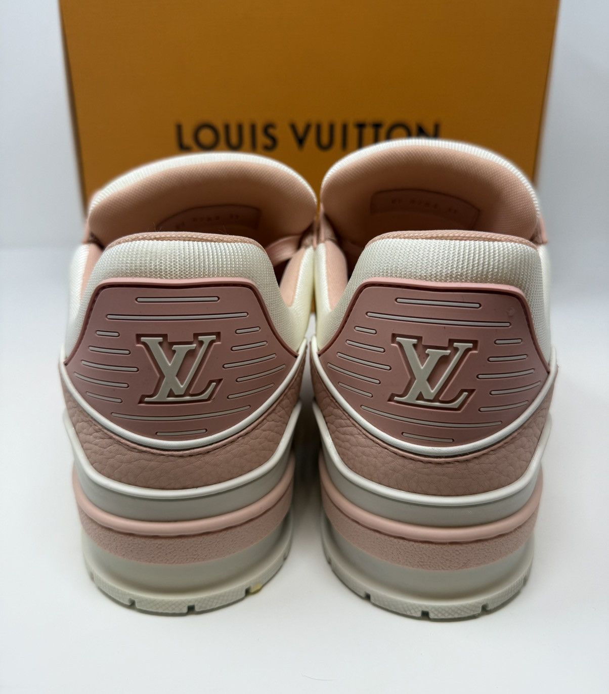 Louis Vuitton Louis Vuitton Trainer Sneaker Pink/White Size US 12 / EU 45 - 5 Thumbnail