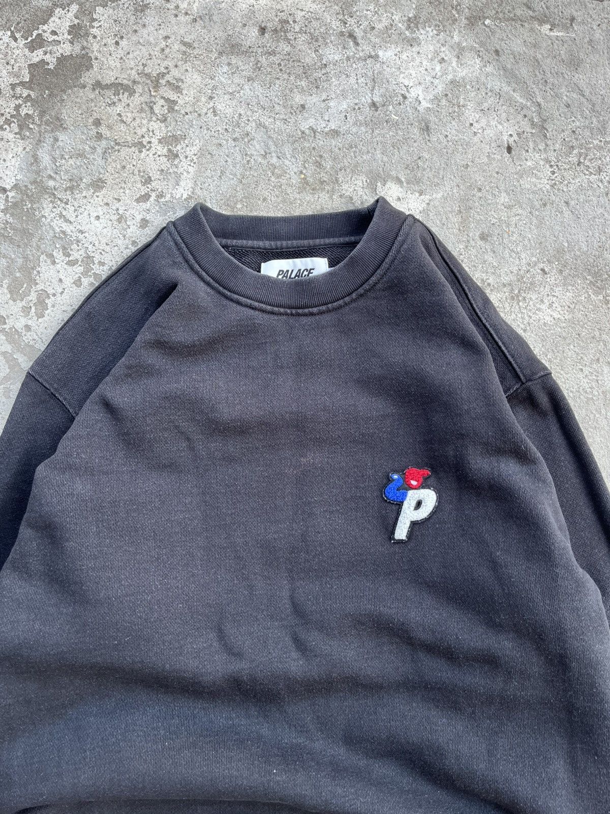 Palace Palace Skateboards Washed Faded Big Logo Sweatshirt Y2K Size US L / EU 52-54 / 3 - 2 Thumbnail