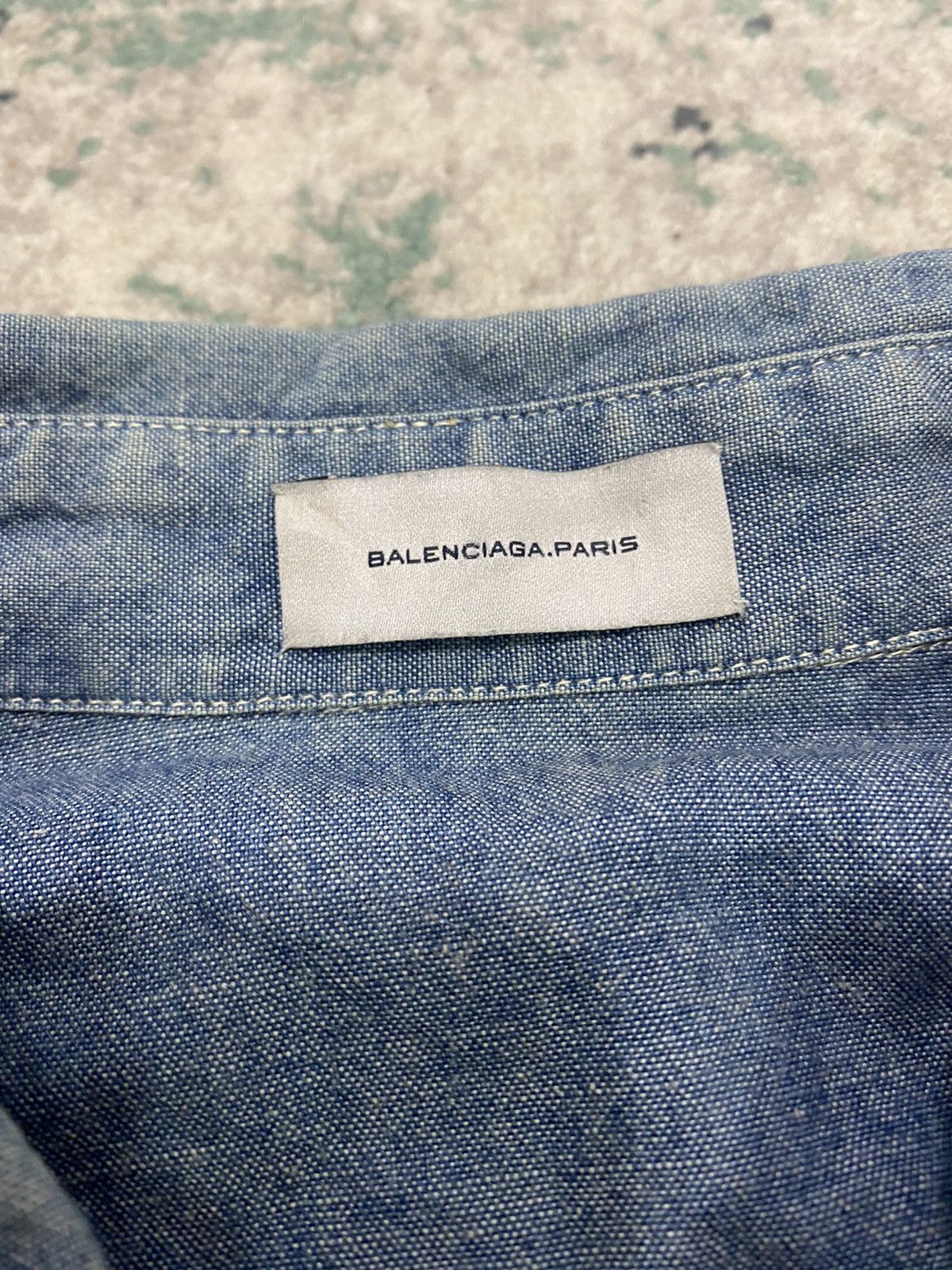 Balenciaga AW09 Balenciaga Paris Faded Hidden Pocket Denim Shirt Size US L / EU 52-54 / 3 - 9 Thumbnail
