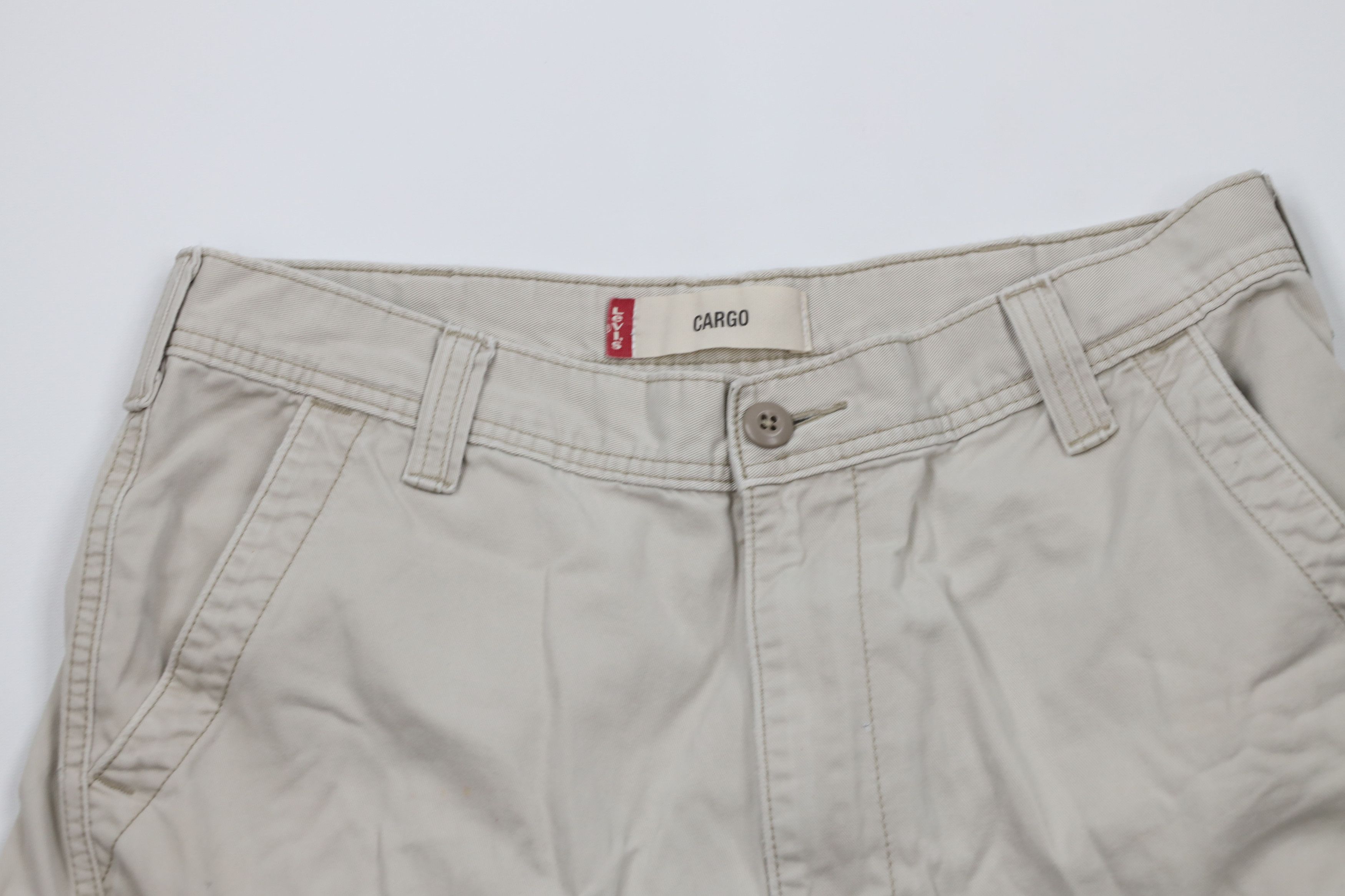 Levi's × Vintage Vintage Y2K Levis 2003 Baggy Cargo Shorts Beige Cotton Size US 34 / EU 50 - 2 Thumbnail
