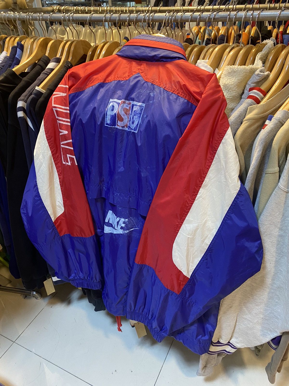 Nike × Vintage Vintage 1995-1996 Paris Saint-Germain FC Track Jacket Size US L / EU 52-54 / 3 - 3 Thumbnail