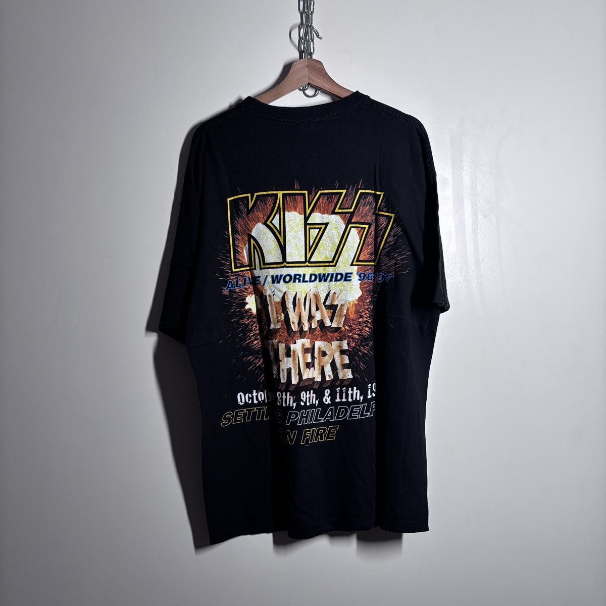 KISS Vtg 90s kiss tour tees single stitched Size US L / EU 52-54 / 3 - 2 Thumbnail