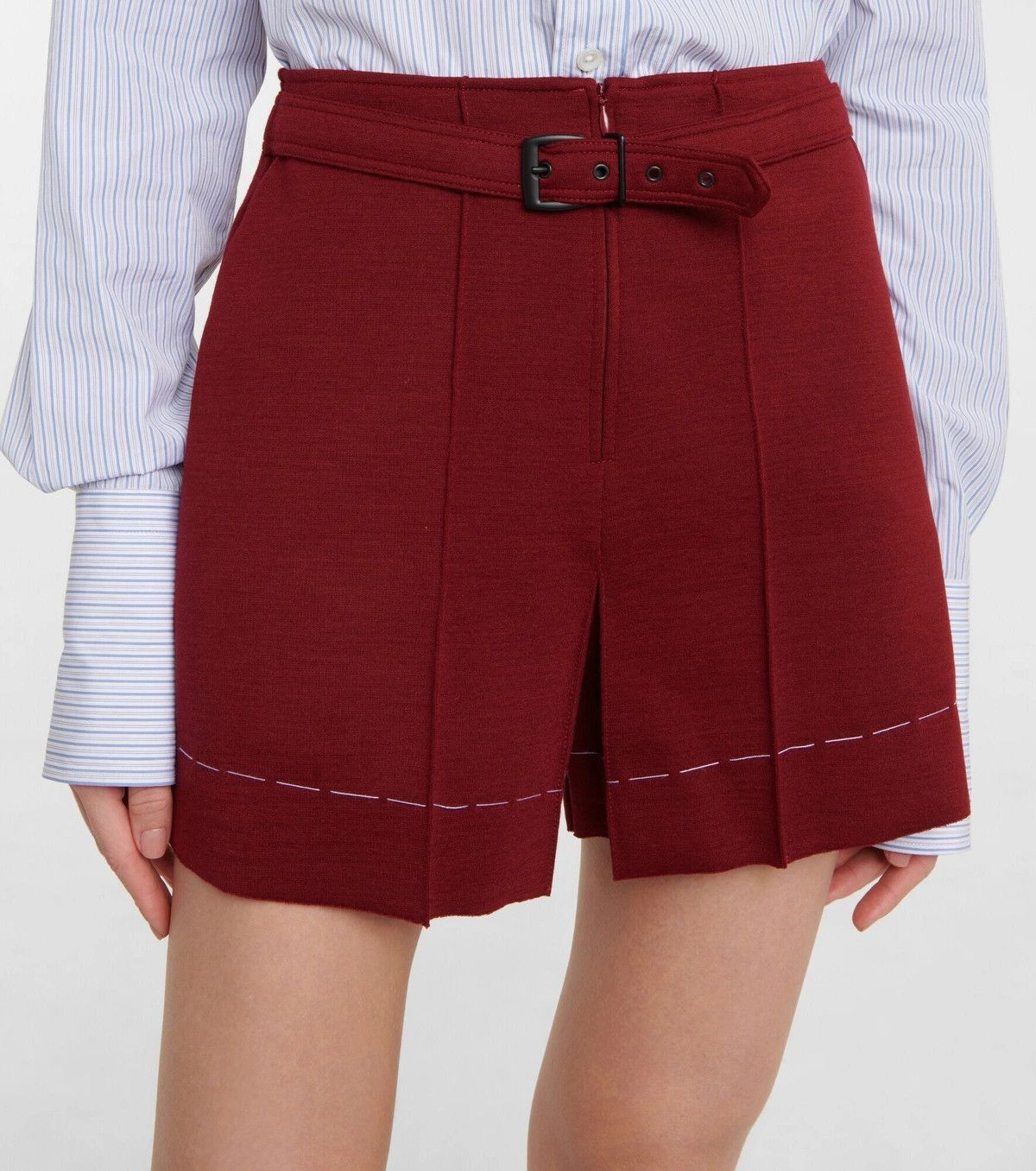 Maison Margiela o1y0625 Short in Burgundy Size 27" / US 4 / IT 40 - 2 Thumbnail