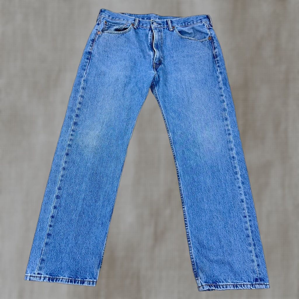 Levi's Levi's 505 Jeans Men Regular 36x30 Blue Denim Straight Fit Medium Wash Belt Loops 5-Pocket Logo Jeans Size US 36 / EU 52 - 1 Thumbnail