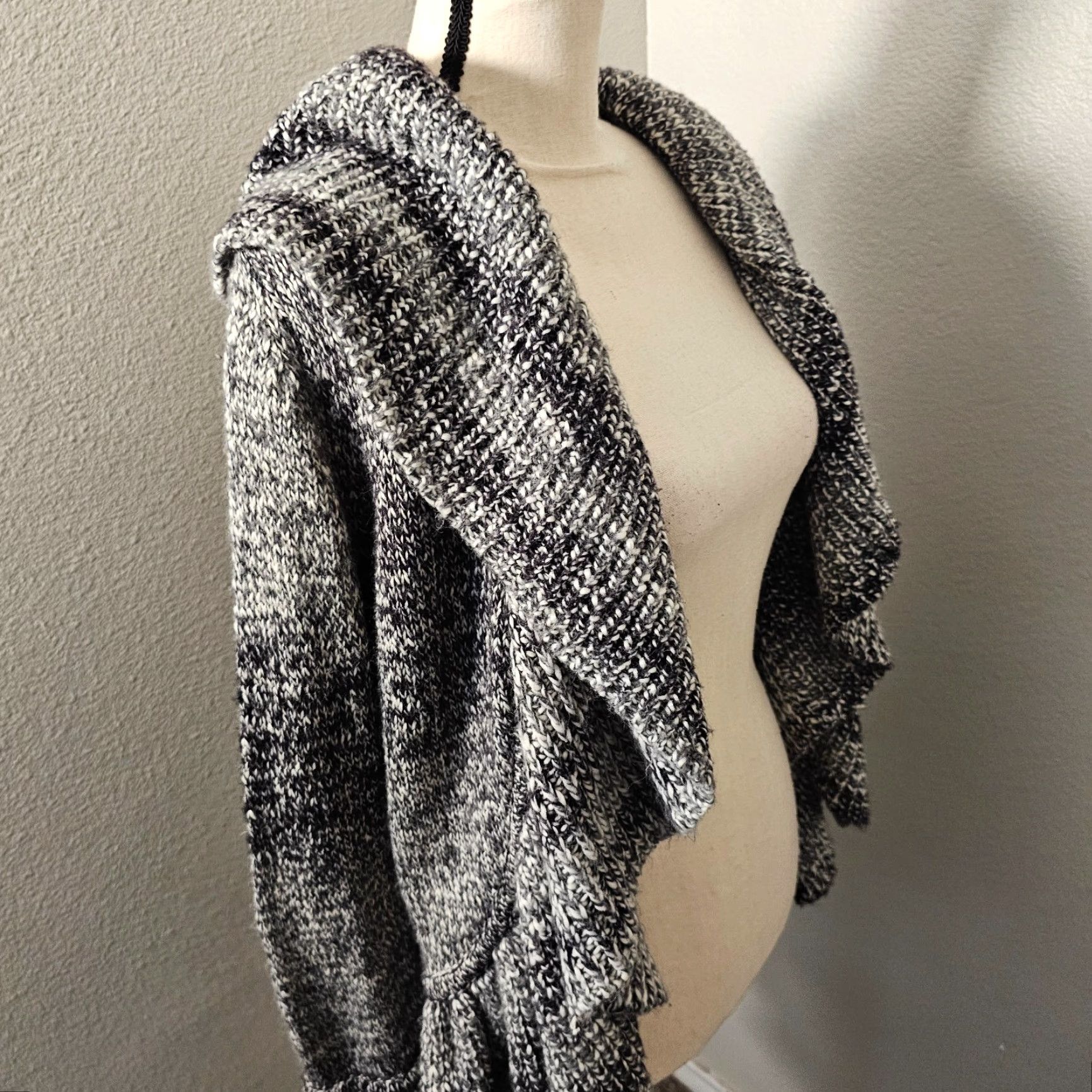 White House Black Market White House Black Market Cardigan Wool Blend Chunky Knit Sweater Size S Gray Bell Sleeve Knit Ruffle, Regular Womens, Solid, Sweater Size S / US 4 / IT 40 - 5 Thumbnail