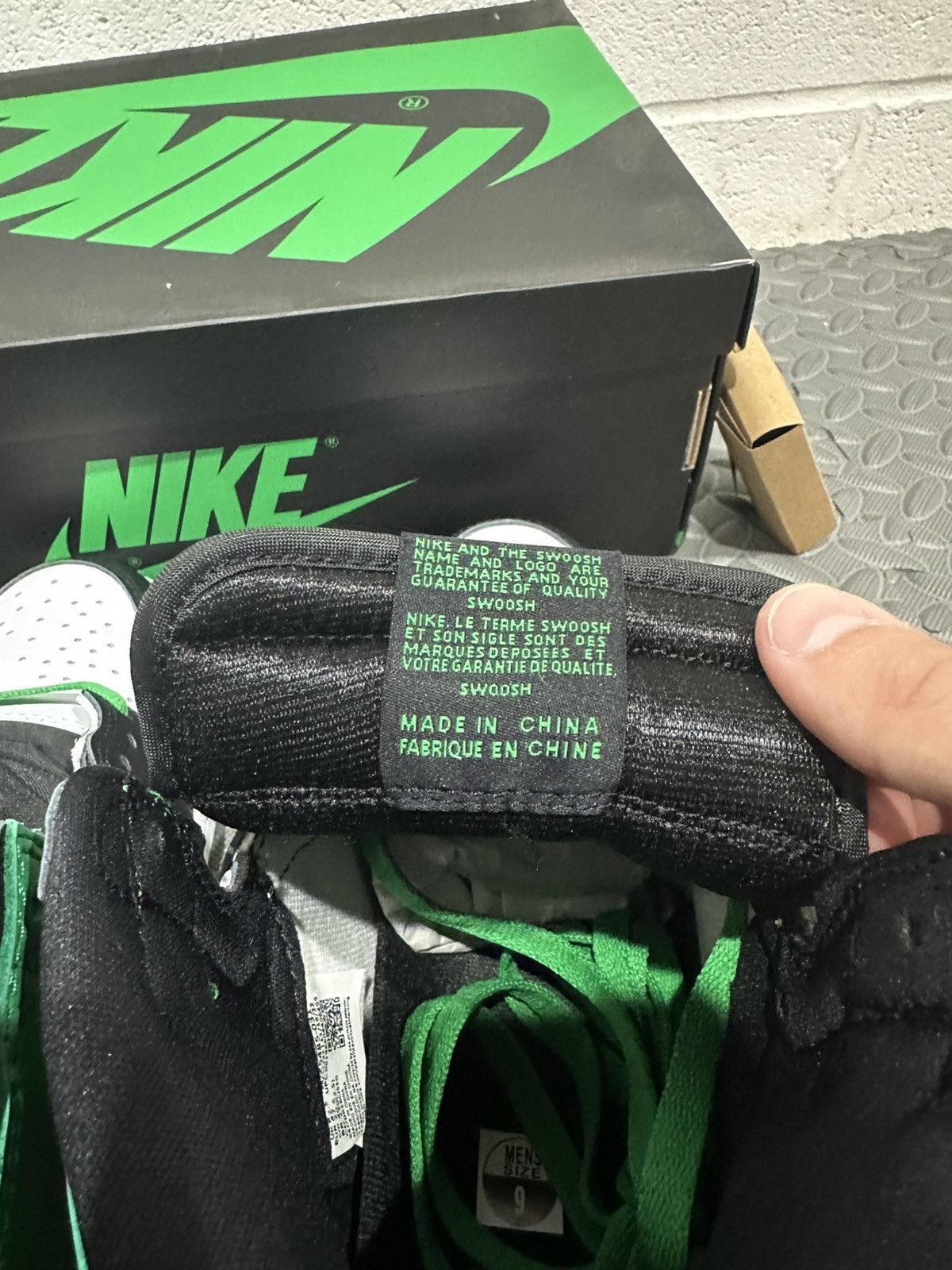 Jordan Brand Jordan 1 Retro OG High Pine Green Size 9 BRAND NEW Size US 9 / EU 42 - 4 Thumbnail