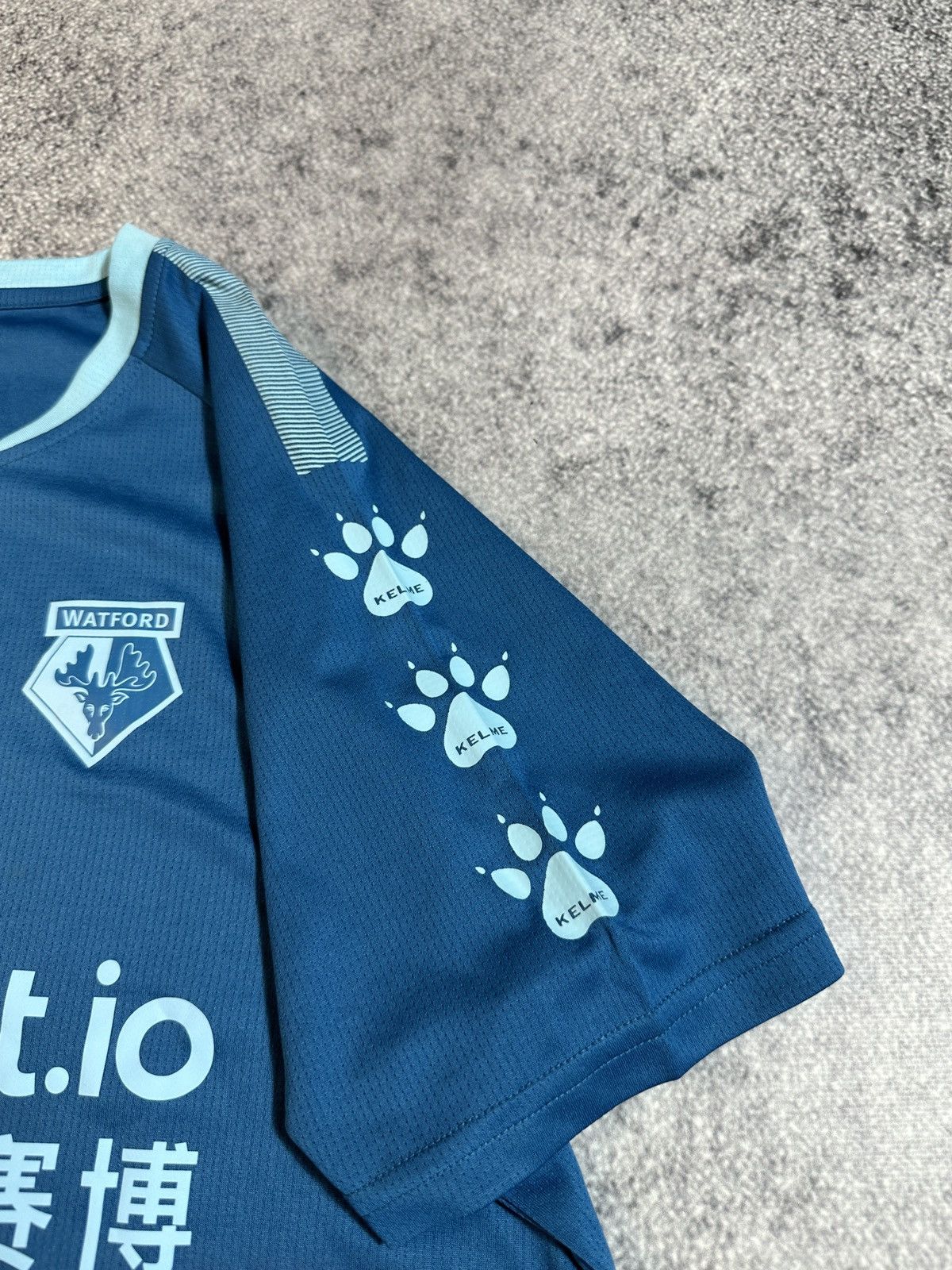 Other Kelme Watford Soccer Jersey Streetwear Rare Casual L England Size US L / EU 52-54 / 3 - 4 Thumbnail
