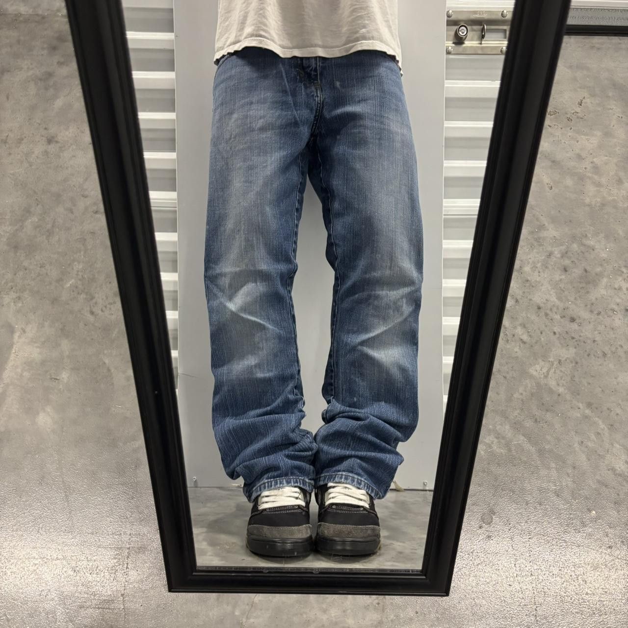 Japanese Brand × Vintage Crazy Vintage Y2K/2000s Grunge Faded Dark Wash Essential Denim Jeans! Size US 31 - 1 Thumbnail