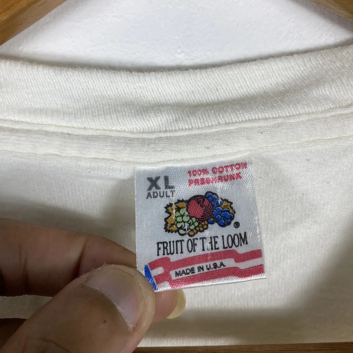 Vintage VINTAGE 90's CLEAN UP THE WORLD GRAPHIC TEE Size US XL / EU 56 / 4 - 13 Thumbnail