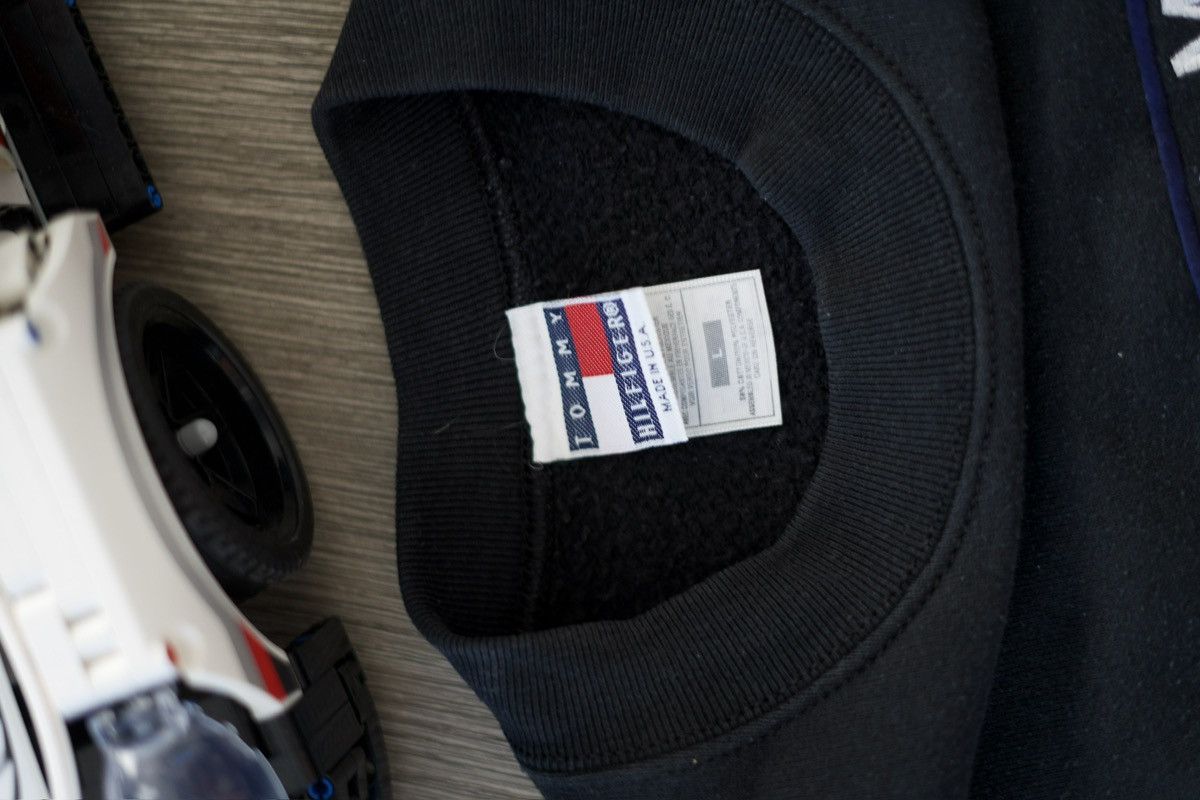 Tommy Hilfiger Tommy Hilfiger Vintage Crew Nevk Size US L / EU 52-54 / 3 - 3 Thumbnail