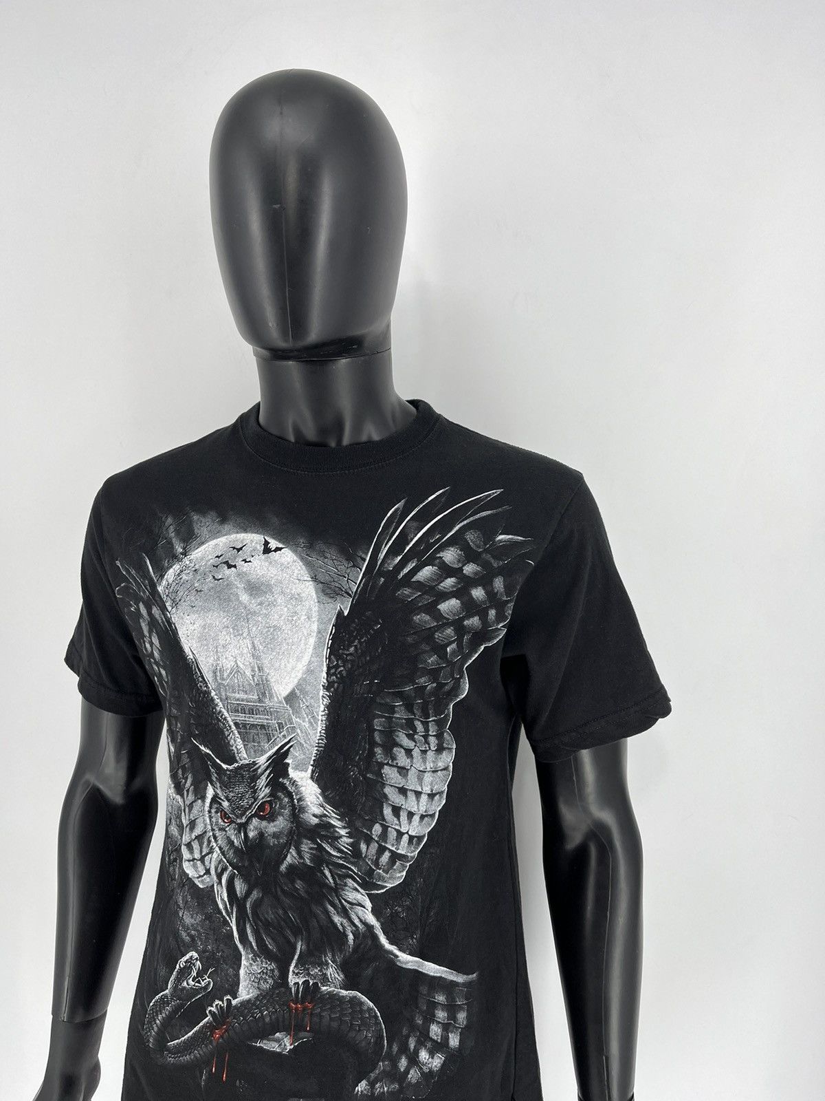 Band Tees × Vintage Vintage Y2K Bloody Owl T-shirt Spiral Tee Black Vintage Rock Size US L / EU 52-54 / 3 - 4 Thumbnail