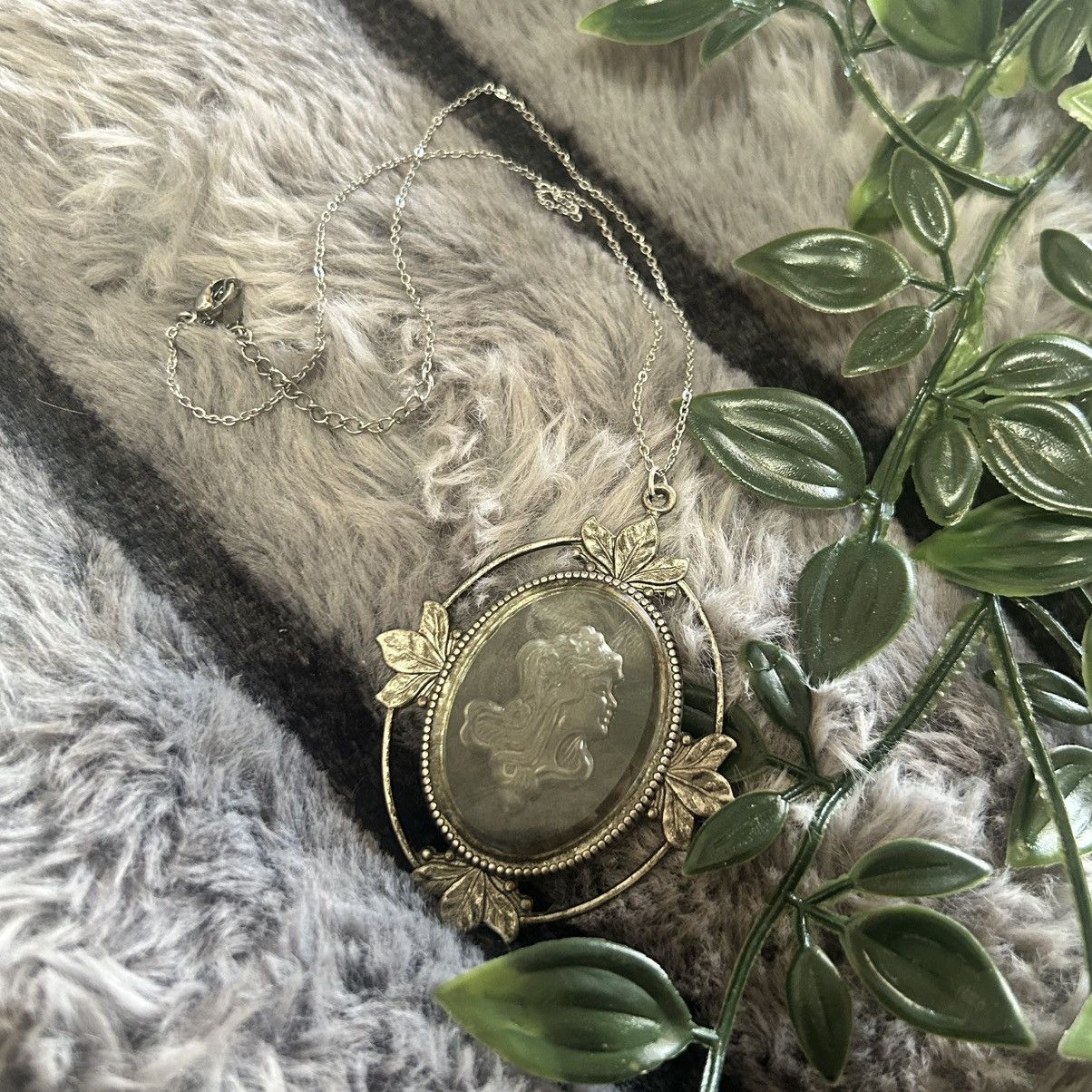 Vintage Vintage intaglio glass cameo on chain necklace Size ONE SIZE - 6 Thumbnail