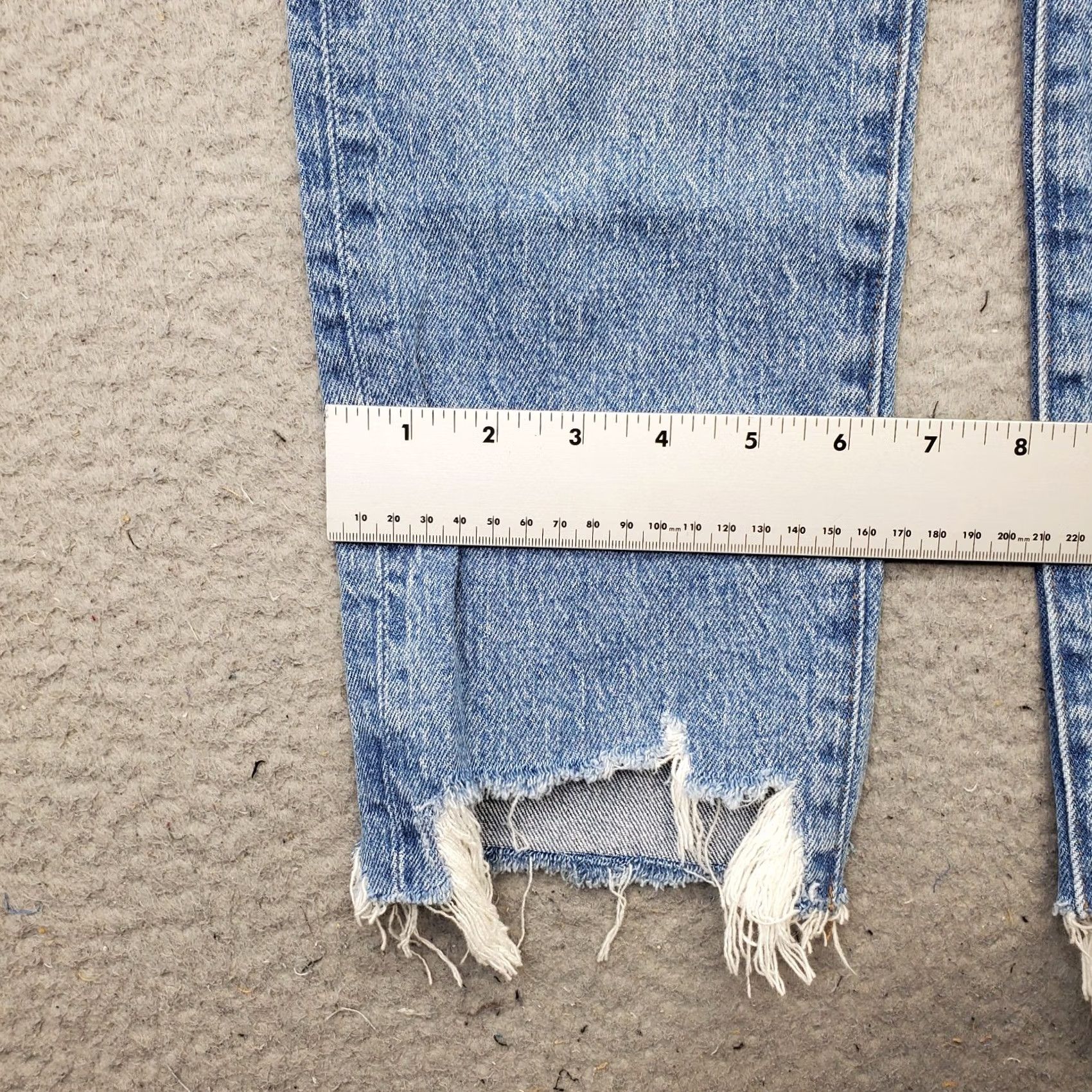 Madewell Madewell Women's Jeans, 24, Blue Denim, Straight, Classic Fit, Distressed, Faded, Raw Hem, 5-Pocket, Cotton Denim, Button Closure, Vintage No Size 42" / US 20 - 5 Thumbnail