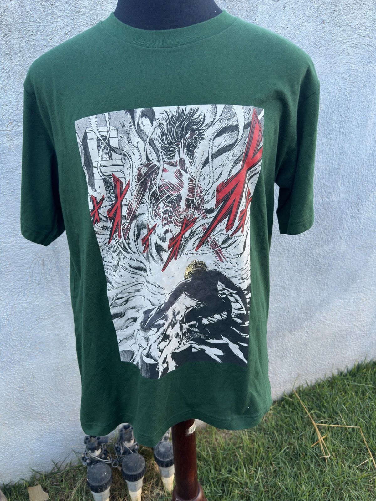 Uniqlo Uniqlo UT x Attack on Titan Green Shirt Men's L Anime Size US L / EU 52-54 / 3 - 1 Thumbnail