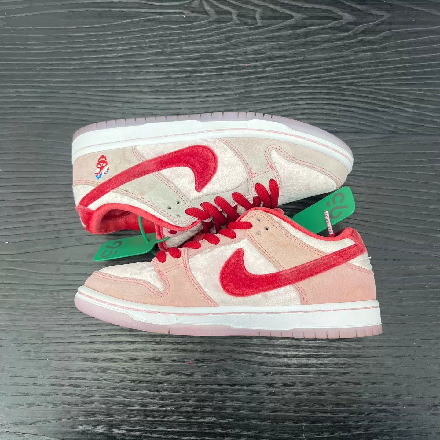 Nike Nike Dunk SB Low Pro Valentines 38 99 New Box & Accs Size US 7.5 / IT 37.5 - 6 Thumbnail