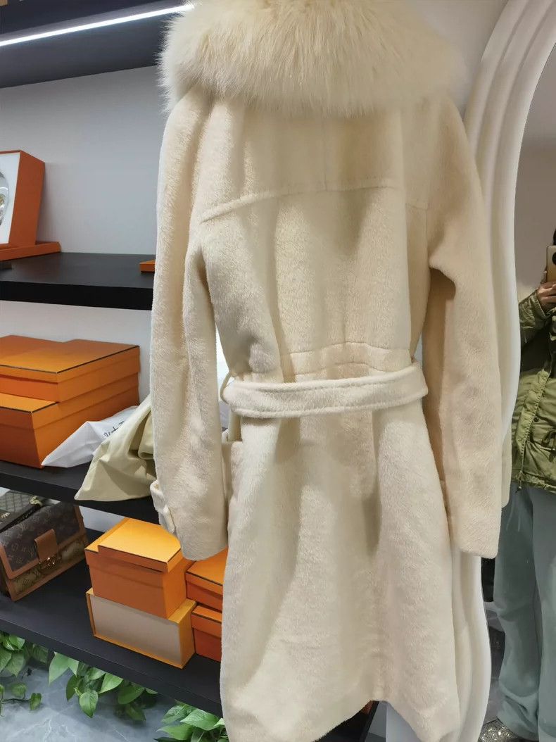 Max Mara Max Mara White coat with off-white alpaca wool collar Size M / US 6-8 / IT 42-44 - 2 Thumbnail