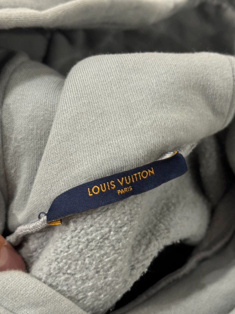 Louis Vuitton Louis Vuitton Grey Emblem Hoodie Size US L / EU 52-54 / 3 - 8 Thumbnail
