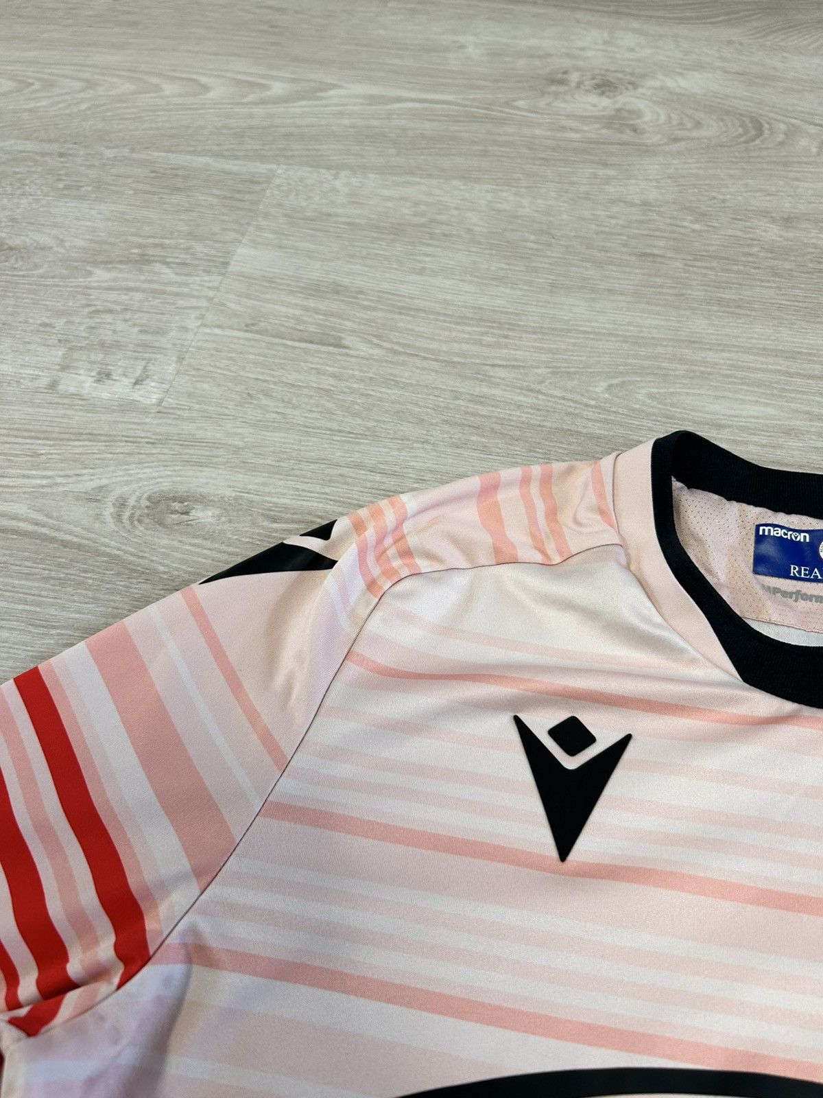 Macron BNWT Reading 2022/2023 England Rare Away Soccer Jersey Size US S / EU 44-46 / 1 - 4 Thumbnail