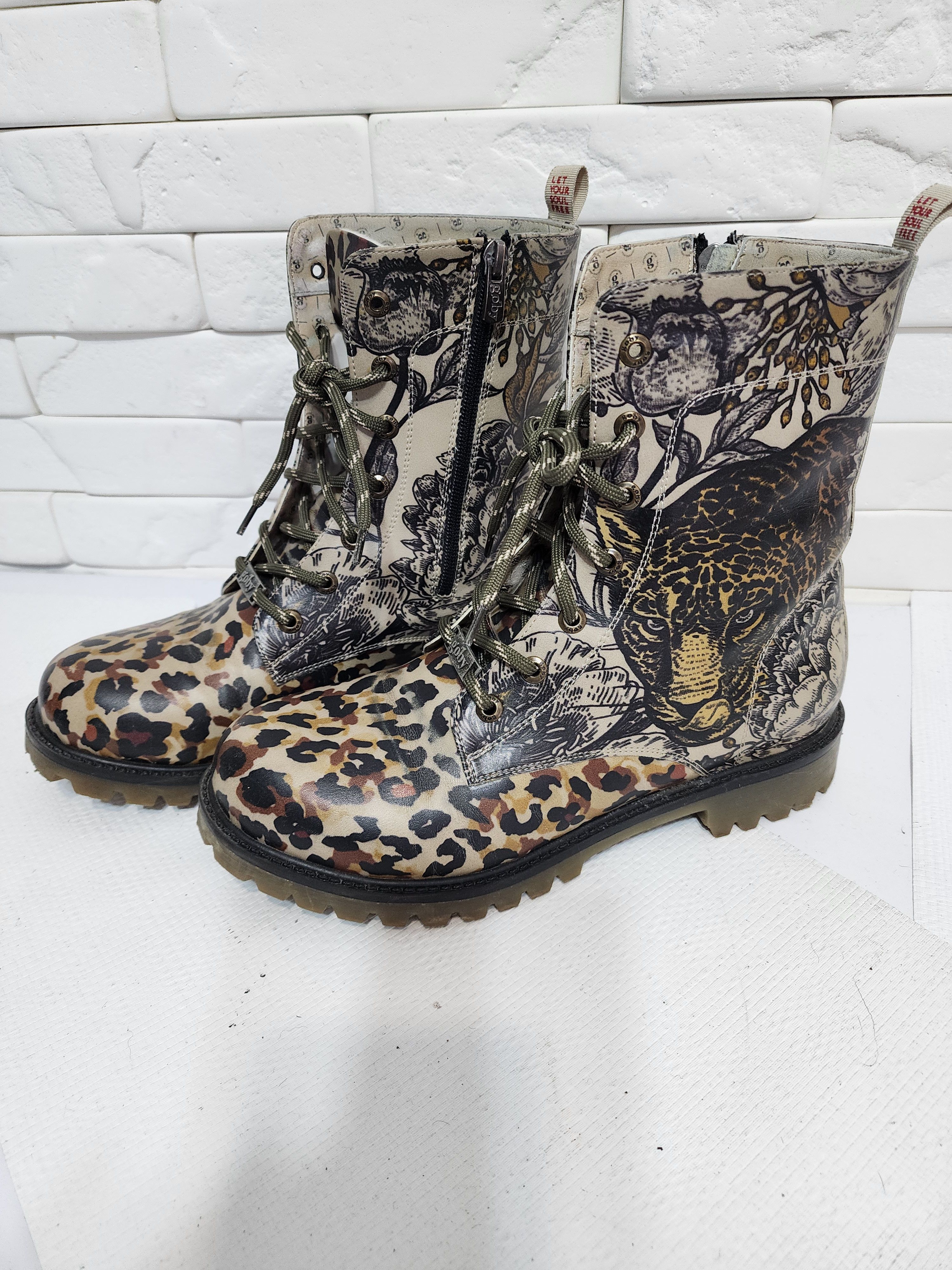 Uniqlo Bruwn Faux Leather Boots: Women's Style Shoes, Size US 10 / IT 40 - 2 Thumbnail