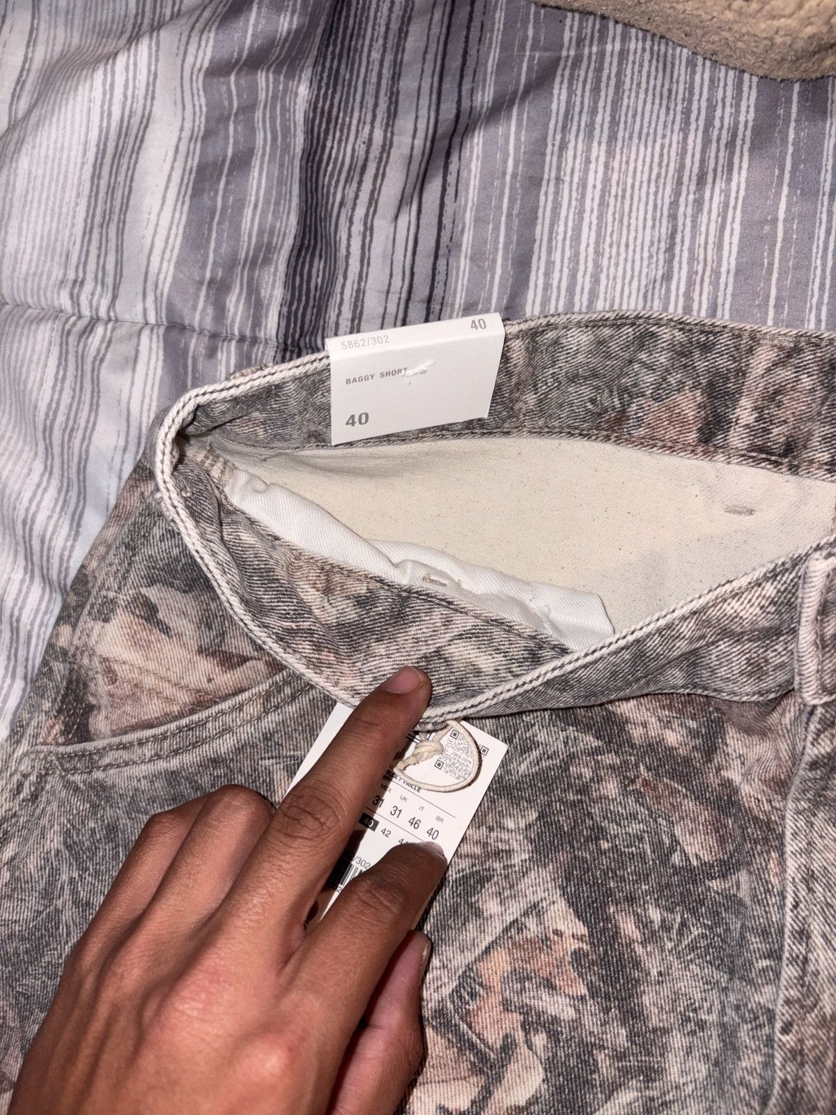 Zara Zara Baggy Camo Jorts Size US 31 - 4 Thumbnail