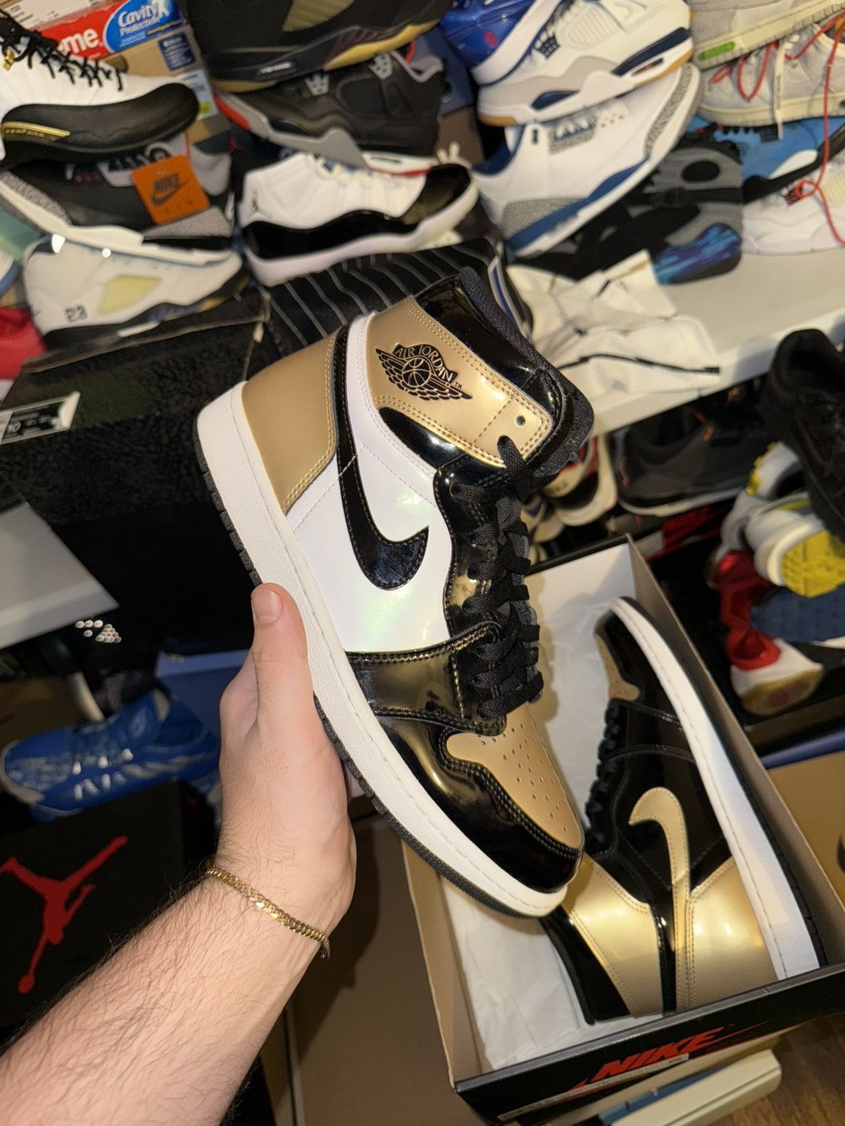 Jordan Brand Jordan retro 1 gold toe sz 10 Size US 10 / EU 43 - 1 Thumbnail