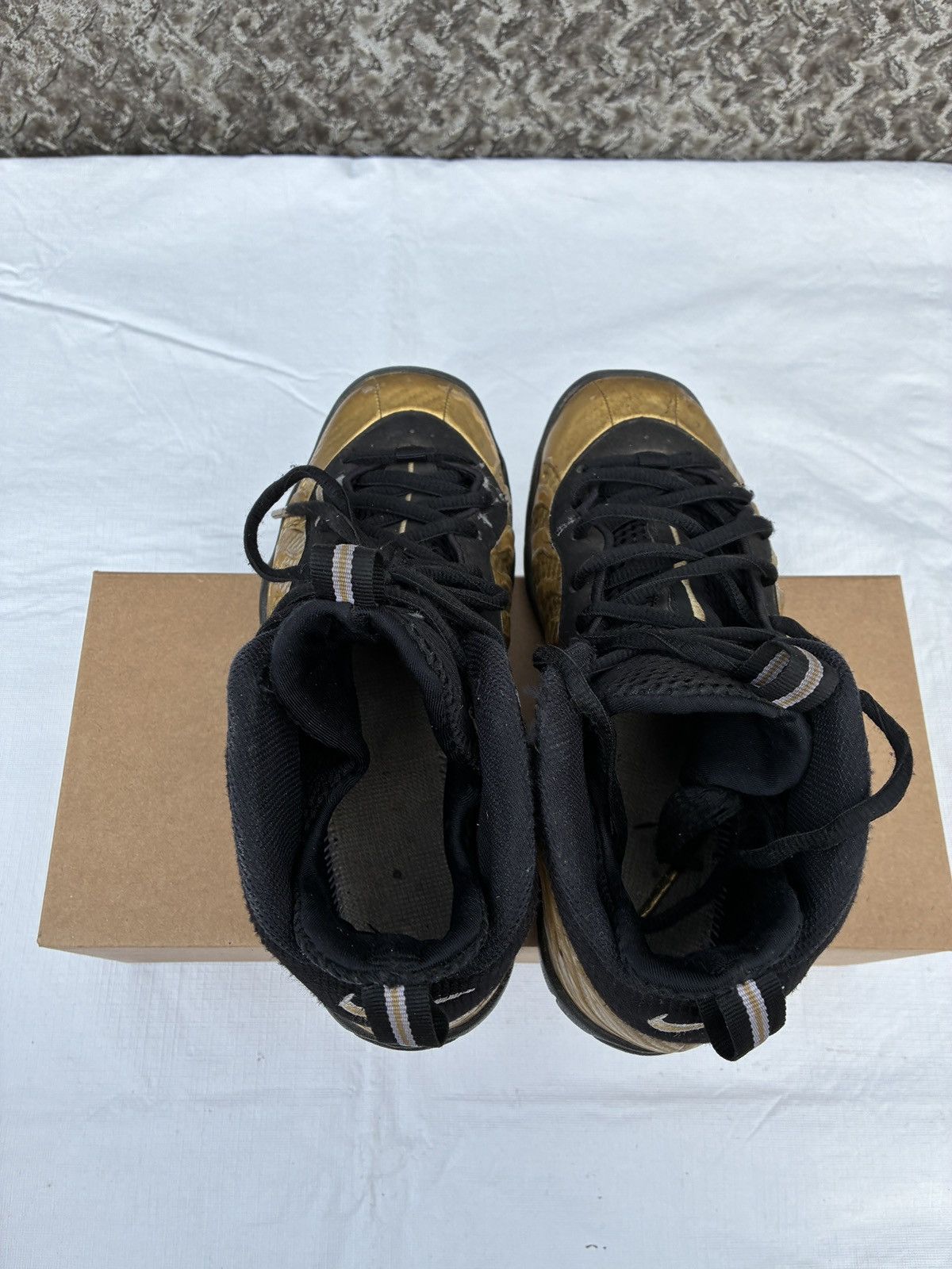 Nike Nike Air Foamposite Pro 'Metallic Gold" 2017 4y 844792-701 Size US 5 / EU 37 - 4 Thumbnail