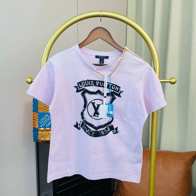Louis Vuitton Louis Vuitton Purple chest big logo short sleeve Size XS / US 0-2 / IT 36-38 - 1 Thumbnail