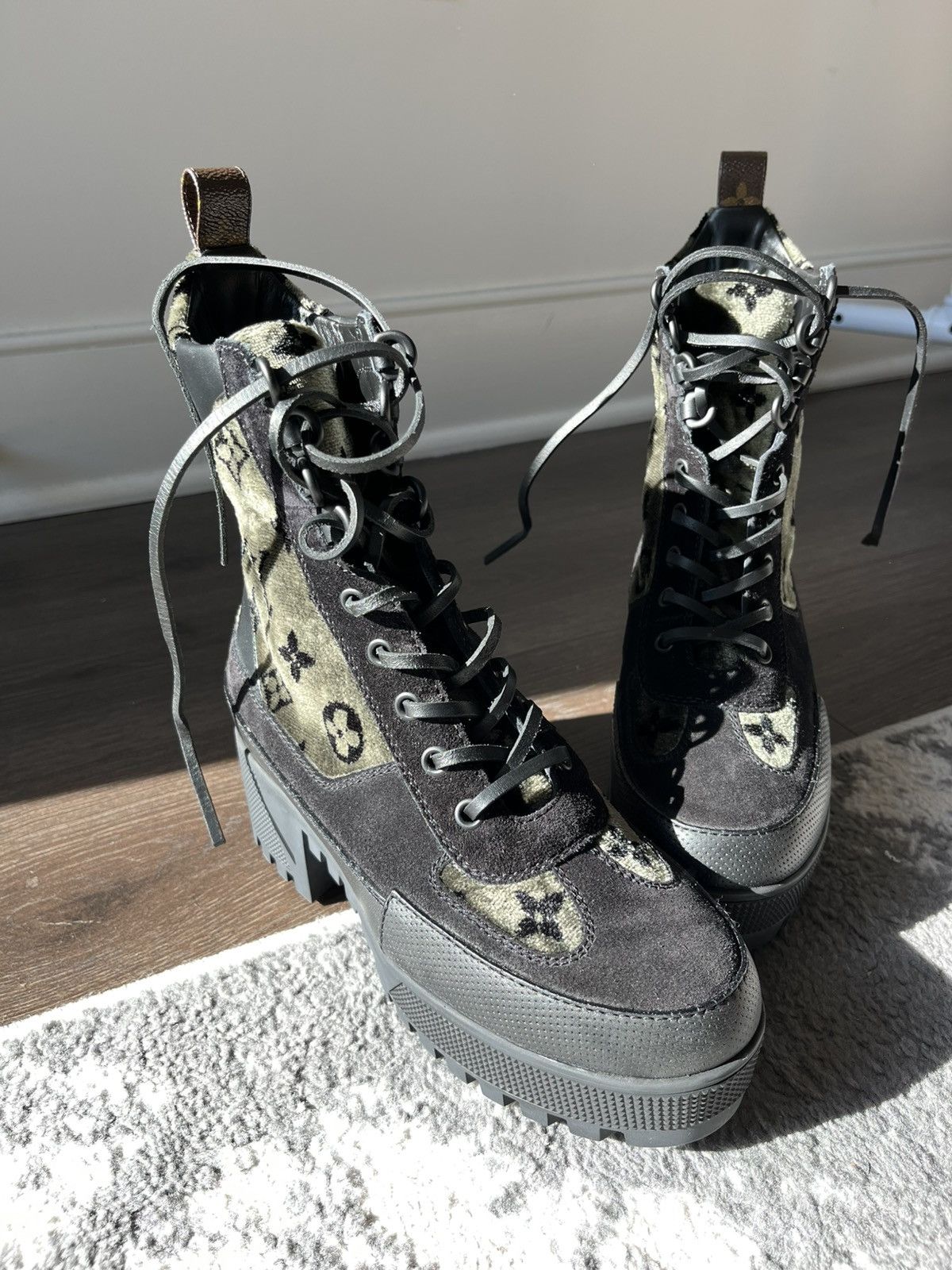 Louis Vuitton Louis Vuitton Laureate Platform Desert Boots Size US 7 / IT 37 - 2 Thumbnail