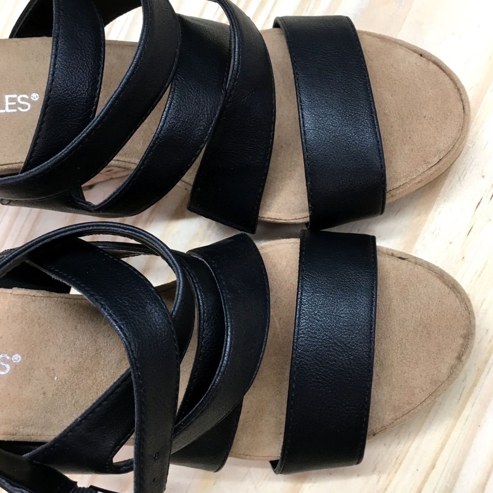 Vintage Aerosoles Sandals Womens 10 M Silver Plush Gladiator Black Casual Wedge Heels Size US 10 / IT 40 - 6 Thumbnail