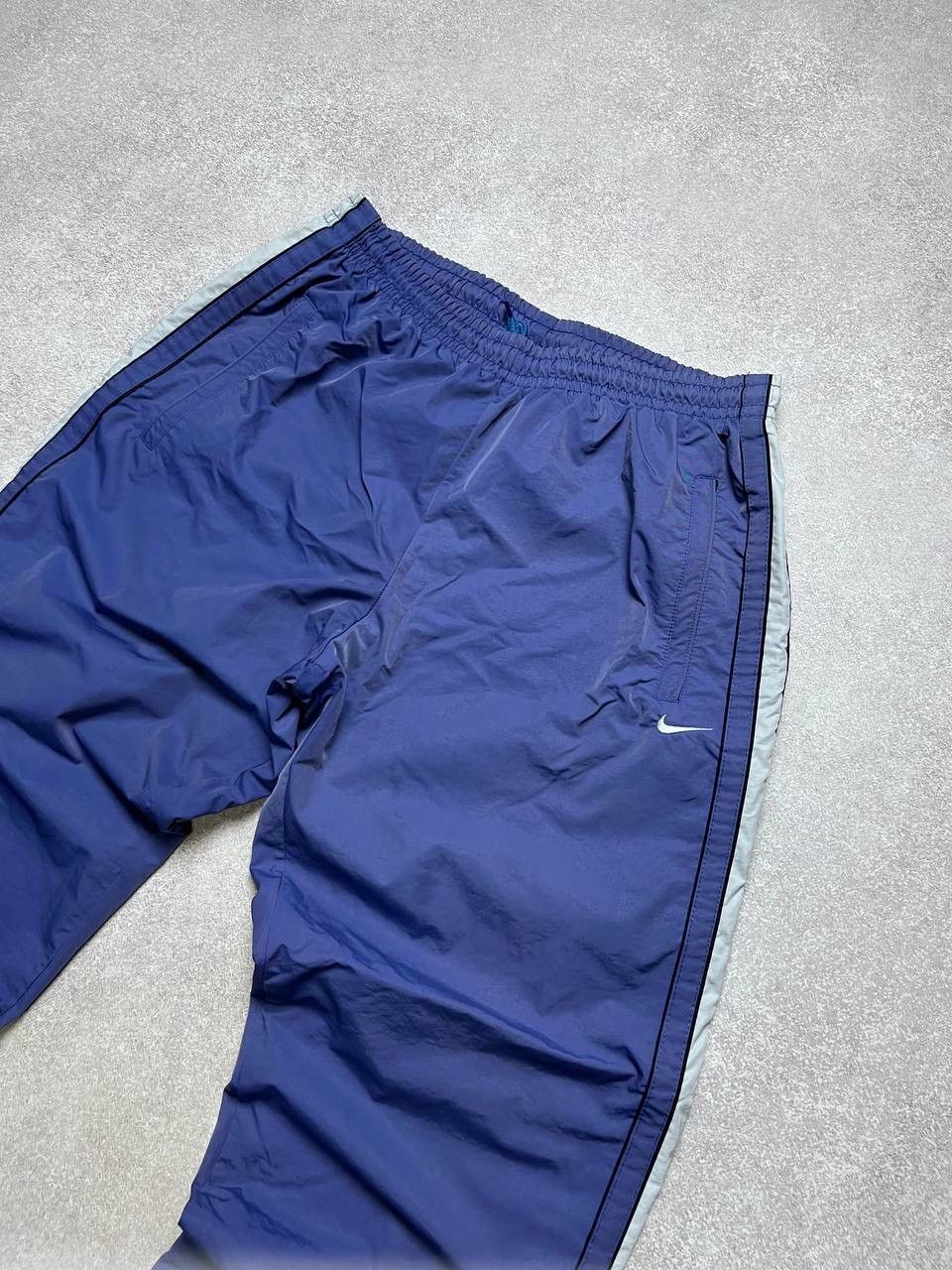 Nike × Vintage Vintage Nike Swoosh Nylon Baggy Trackpants M 32 Size US 32 / EU 48 - 2 Thumbnail