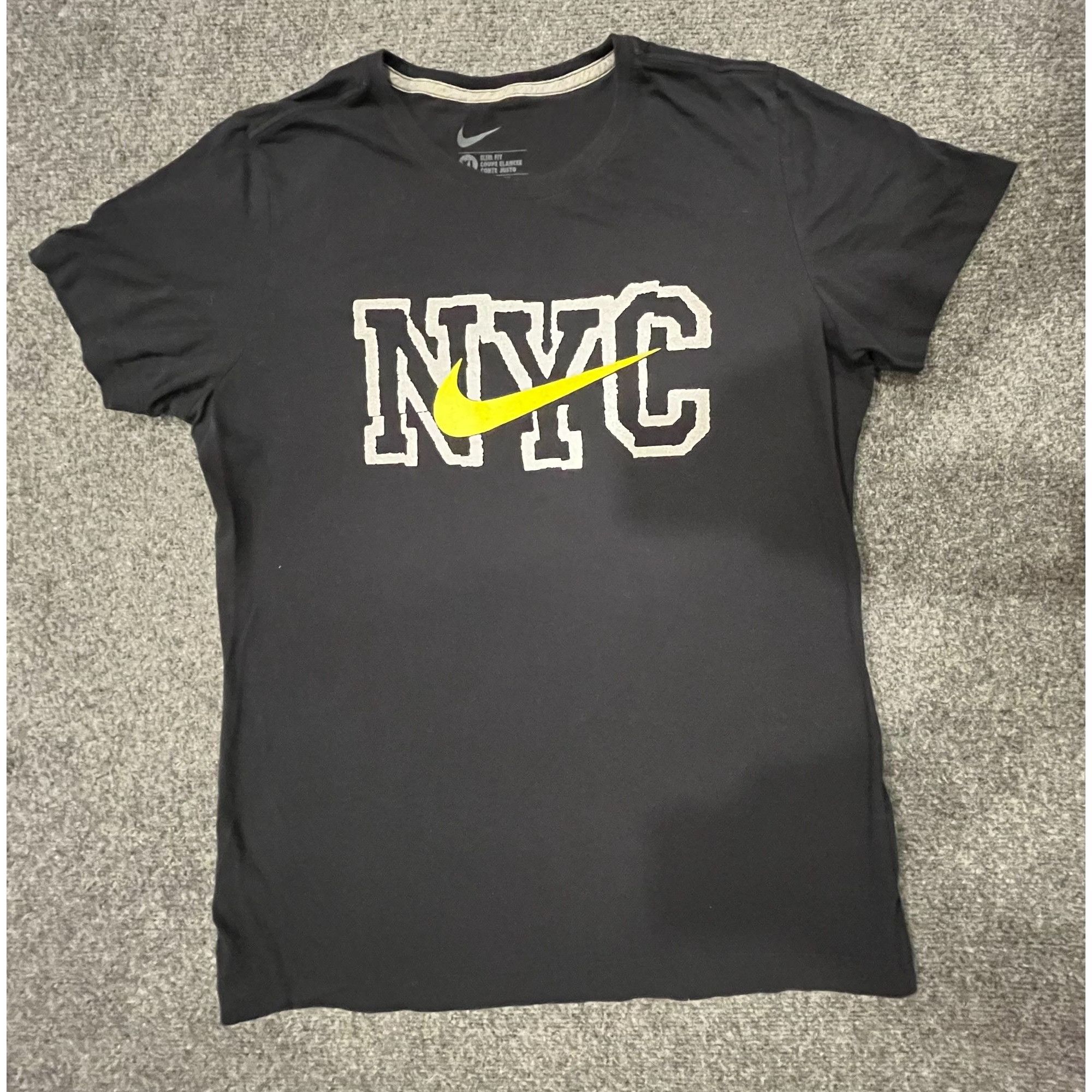 Nike the nike tee shirt size xl black nyc new york swoosh short s Size US XL / EU 56 / 4 - 2 Thumbnail