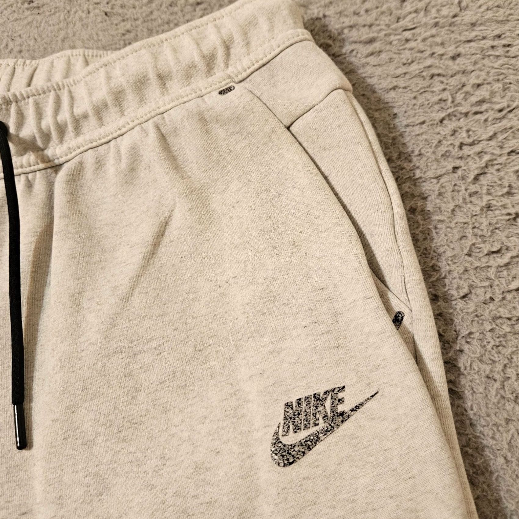 Nike Nike Tech Fleece Joggers DD4706-100 Gray Heather Men L Pants Regular Gray Jogger 31 Inseam 26.5 In Size Large Mens Size US 33 - 3 Thumbnail