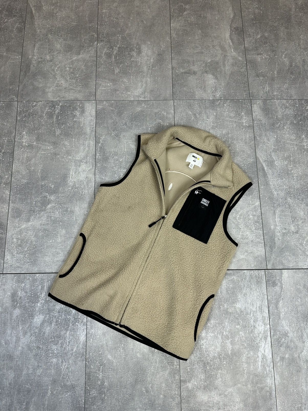 H&M Men’s vintage fleece vest Smiley x h&m Size US XS / EU 42 / 0 - 8 Thumbnail