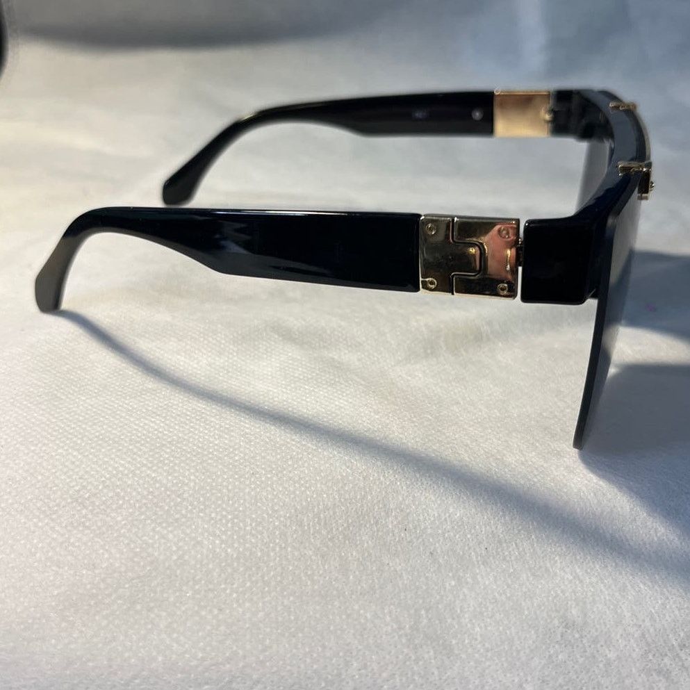 Other Zero UV Black Flip sunglasses with gold accents Size ONE SIZE - 9 Thumbnail