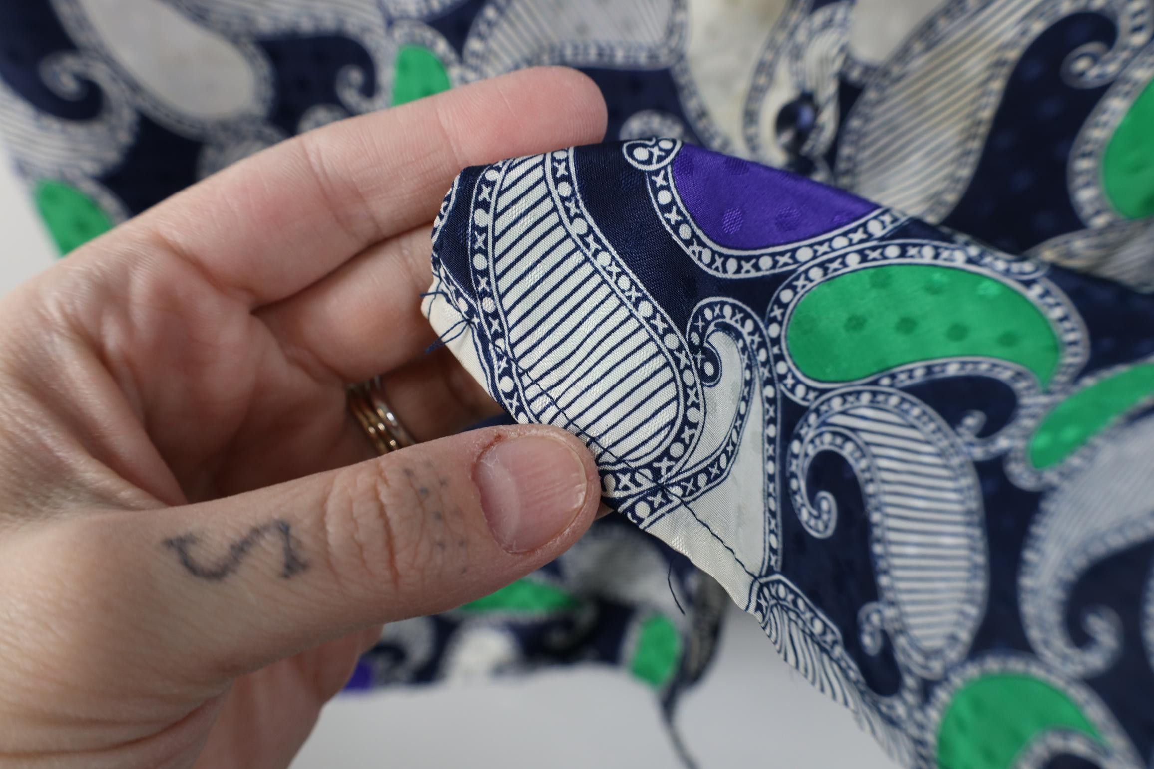 Vintage Vintage 90s Streetwear Polyester Paisley Button Shirt USA Size 3XL / US 20-22 - 9 Thumbnail