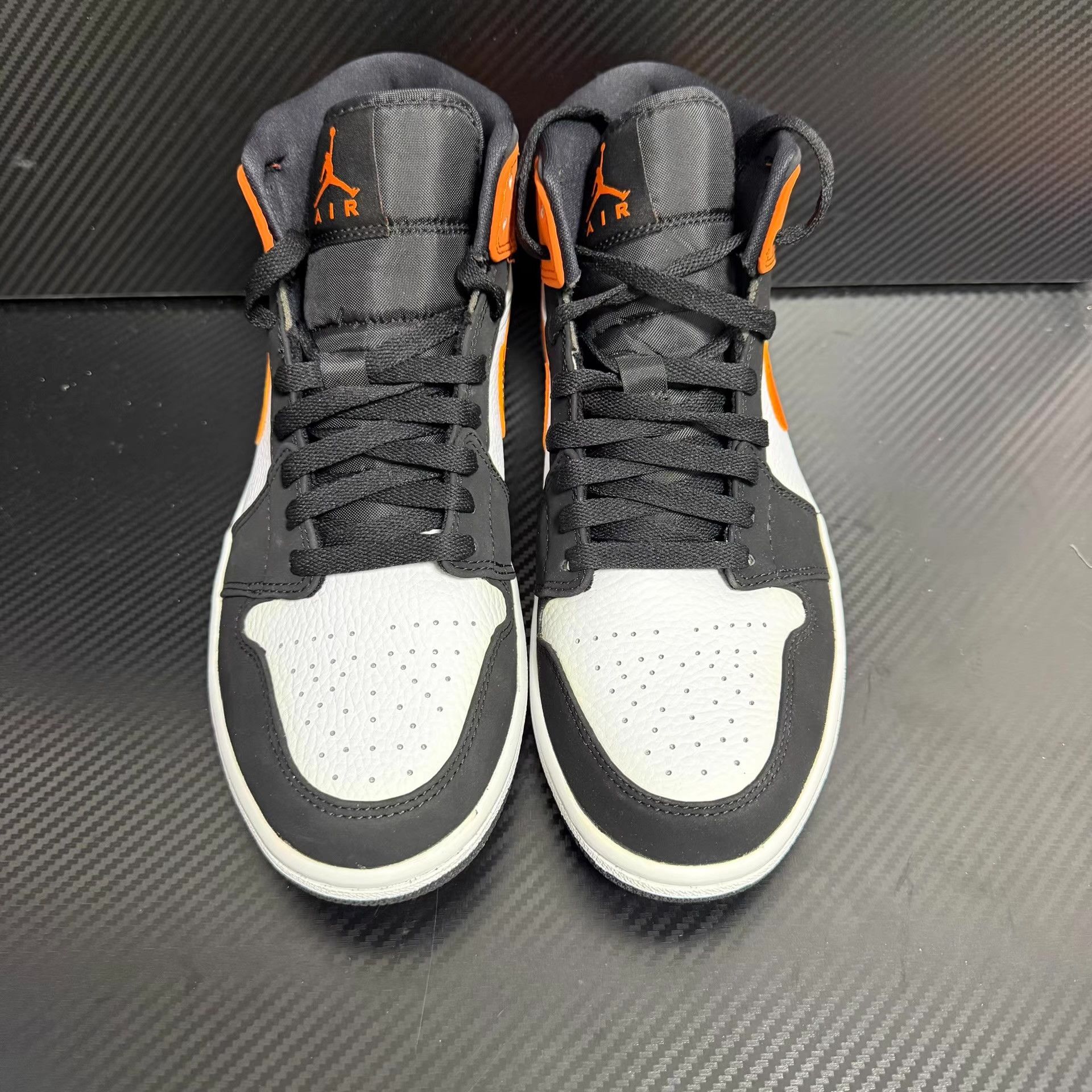 Nike Nike Air Jordan 1 Mid Q11 Size US 7.5 / EU 40-41 - 2 Thumbnail