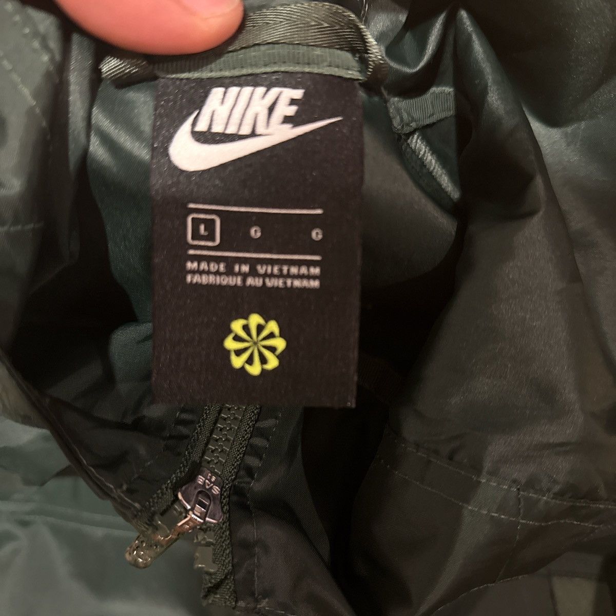 Nike Nike size large pine green windbreaker raincoat Size US L / EU 52-54 / 3 - 3 Thumbnail
