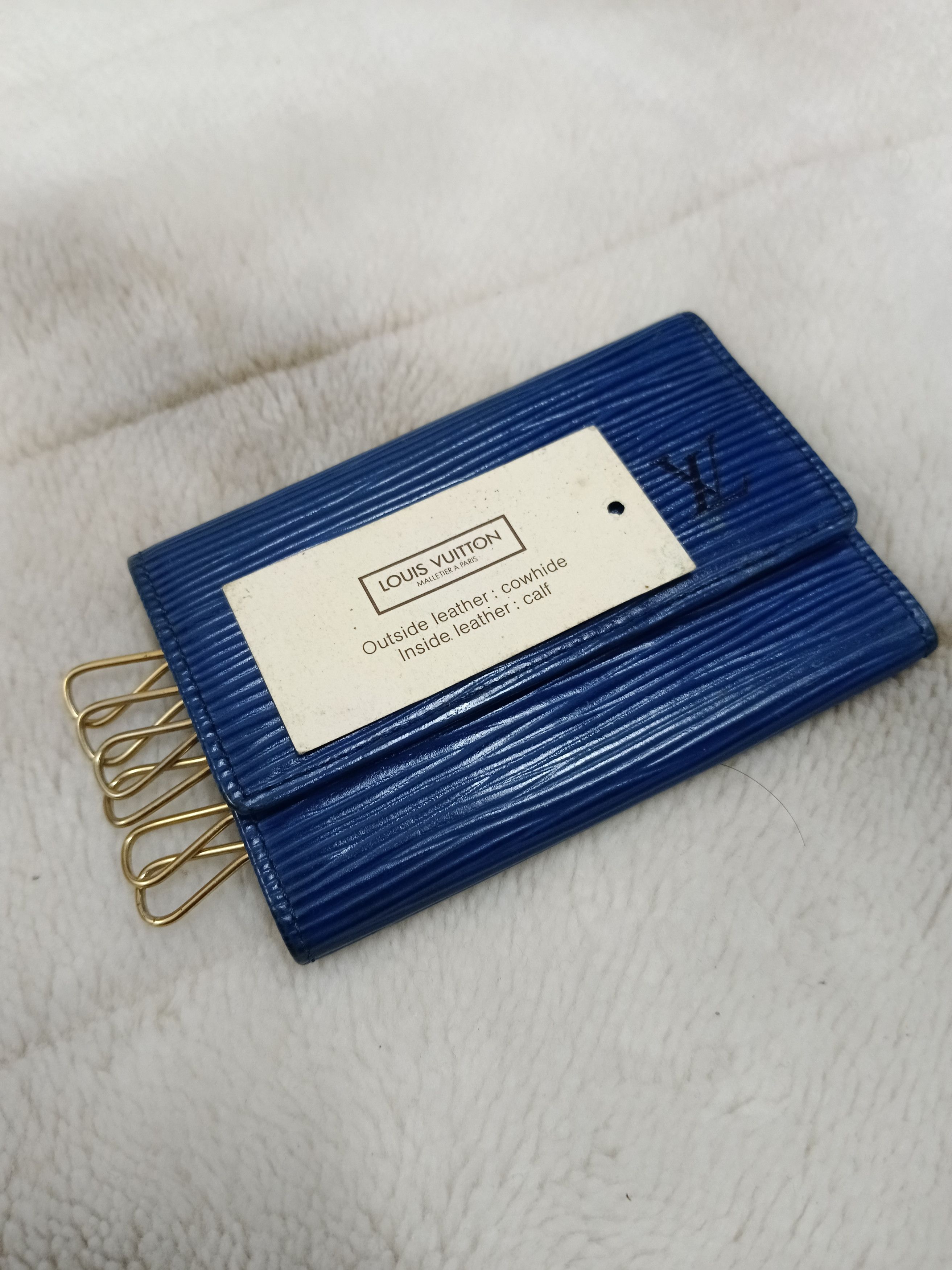 Louis Vuitton Louis Vuitton Blue Epi LeathervKey Holder Size ONE SIZE - 8 Thumbnail