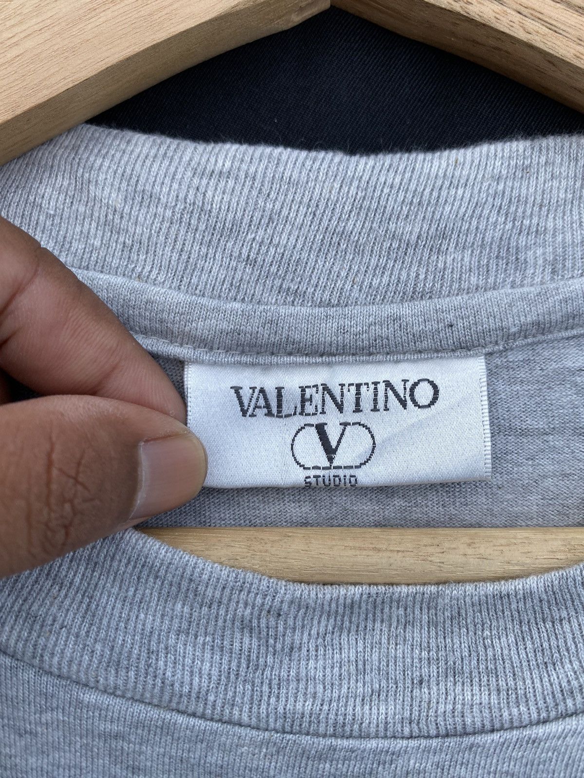 Valentino Rare Vintage Valentino Spellout Biglogo Tshirt Size US M / EU 48-50 / 2 - 9 Thumbnail